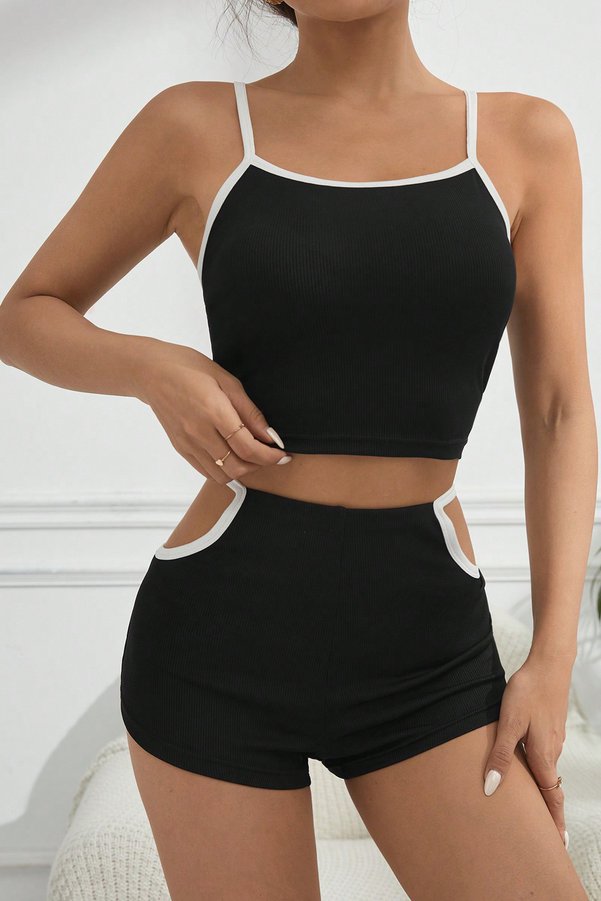Imoda Kadın Siyah Beyaz Şortlu Cut-Out Detaylı Gecelik Takımı