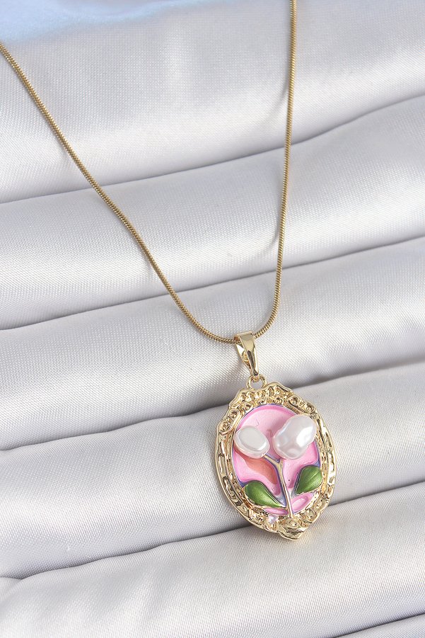 Evimdeyokyok 316L Çelik Gold Renk Zincir Pembe Mineli İncili Çiçek İşlemeli Portre Model Kadın Kolye Tj-Bko10148