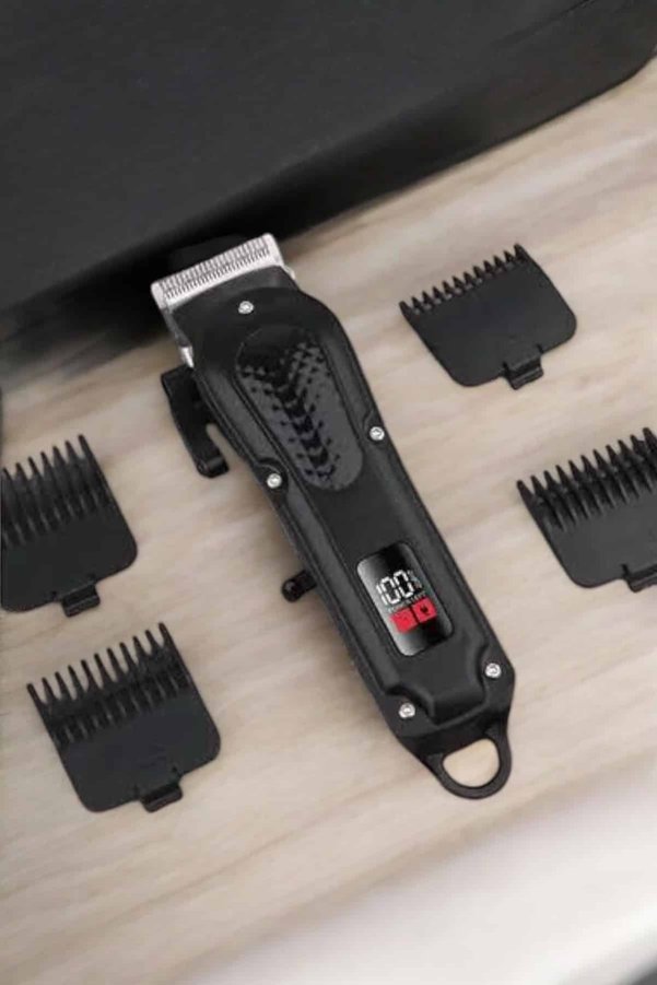 Ucuztekno Suya Dayanıklı Tıraş Makinesi Keskin Bıçaklı Dijital Göstergeli Şarjlı