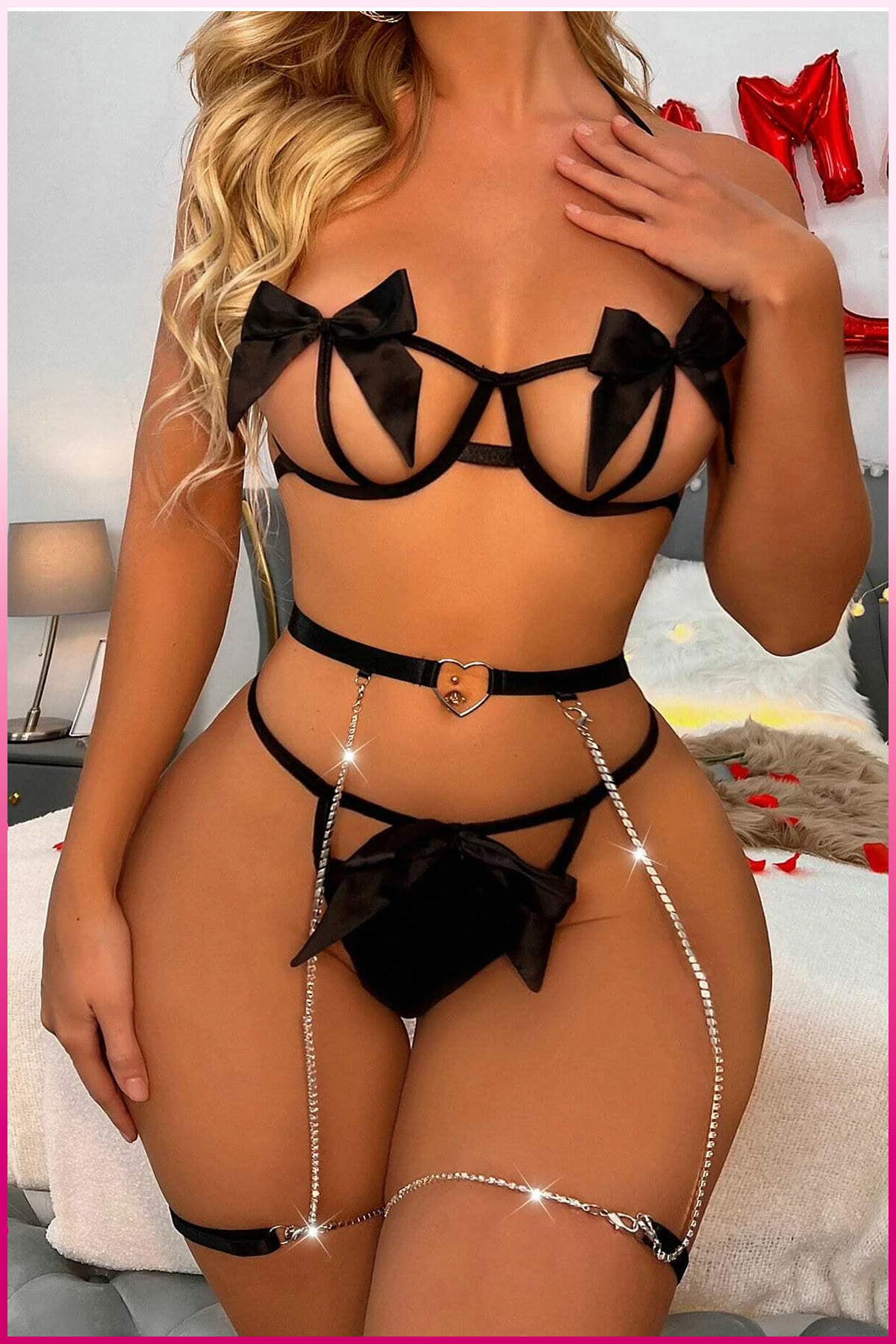 PinkStore Si̇yah Göğüs Fi̇yonklu Balenli̇ Seksi̇ Jarti̇yer Takım