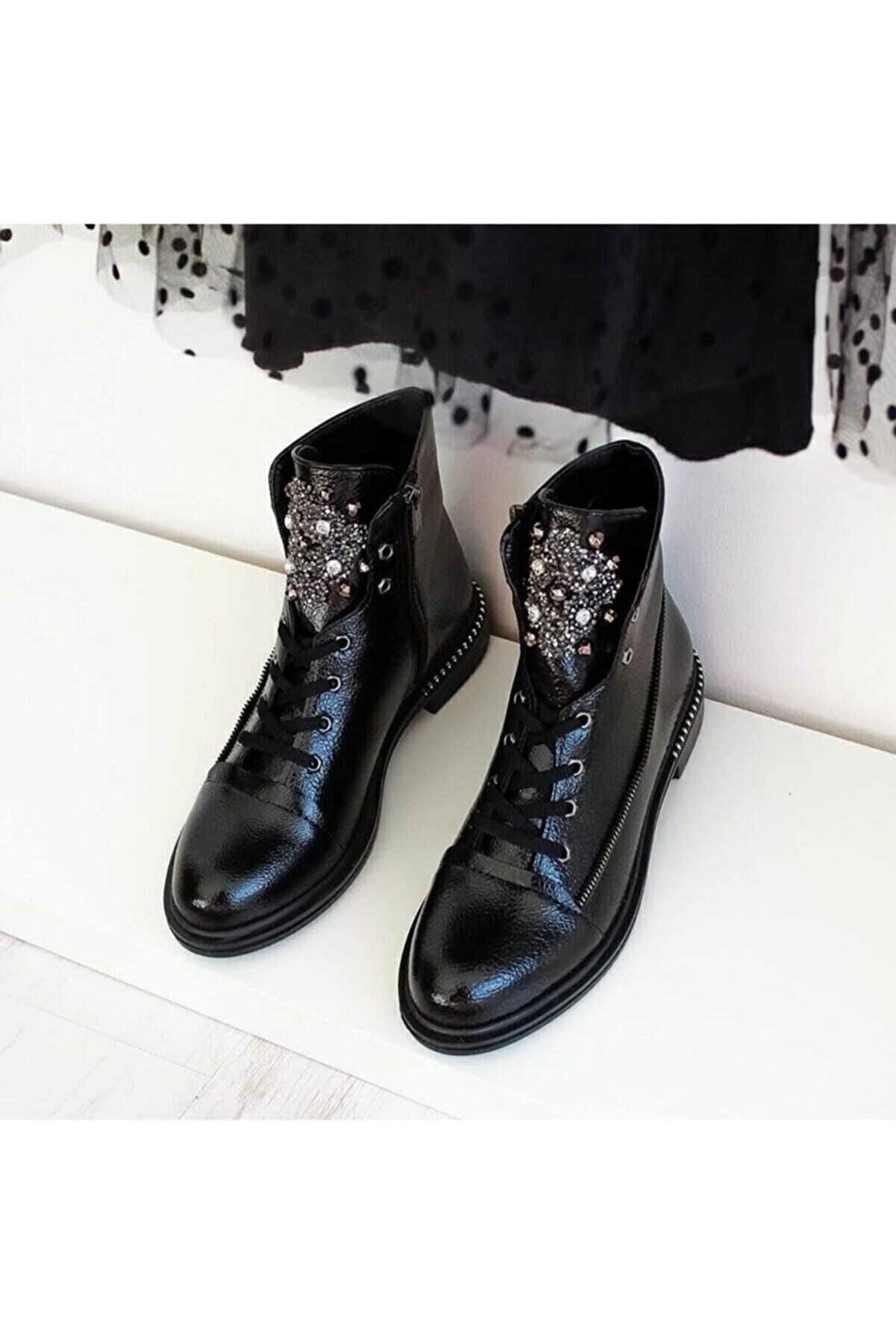 Lulo Si̇yah Femi̇nen Çabasız Şık Görünmeni̇n Tarzı Kırışık Rugan Taşlı Bot