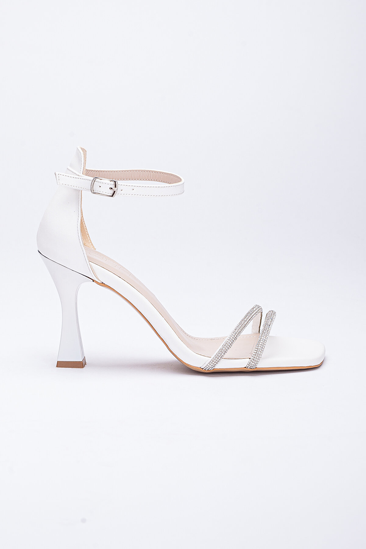 Gult Kadın Ince Topuklu Arkası Kapalı Yazlık Taş Işlemeli̇ Ayakkabı Beyaz