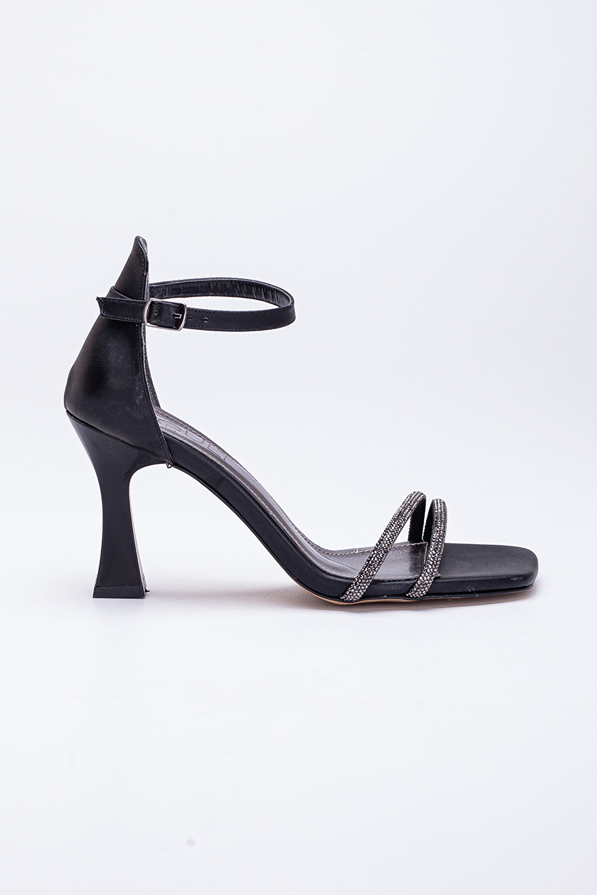 Gult Kadın Ince Topuklu Arkası Kapalı Yazlık Taş Işlemeli̇ Ayakkabı Si̇yah Mat