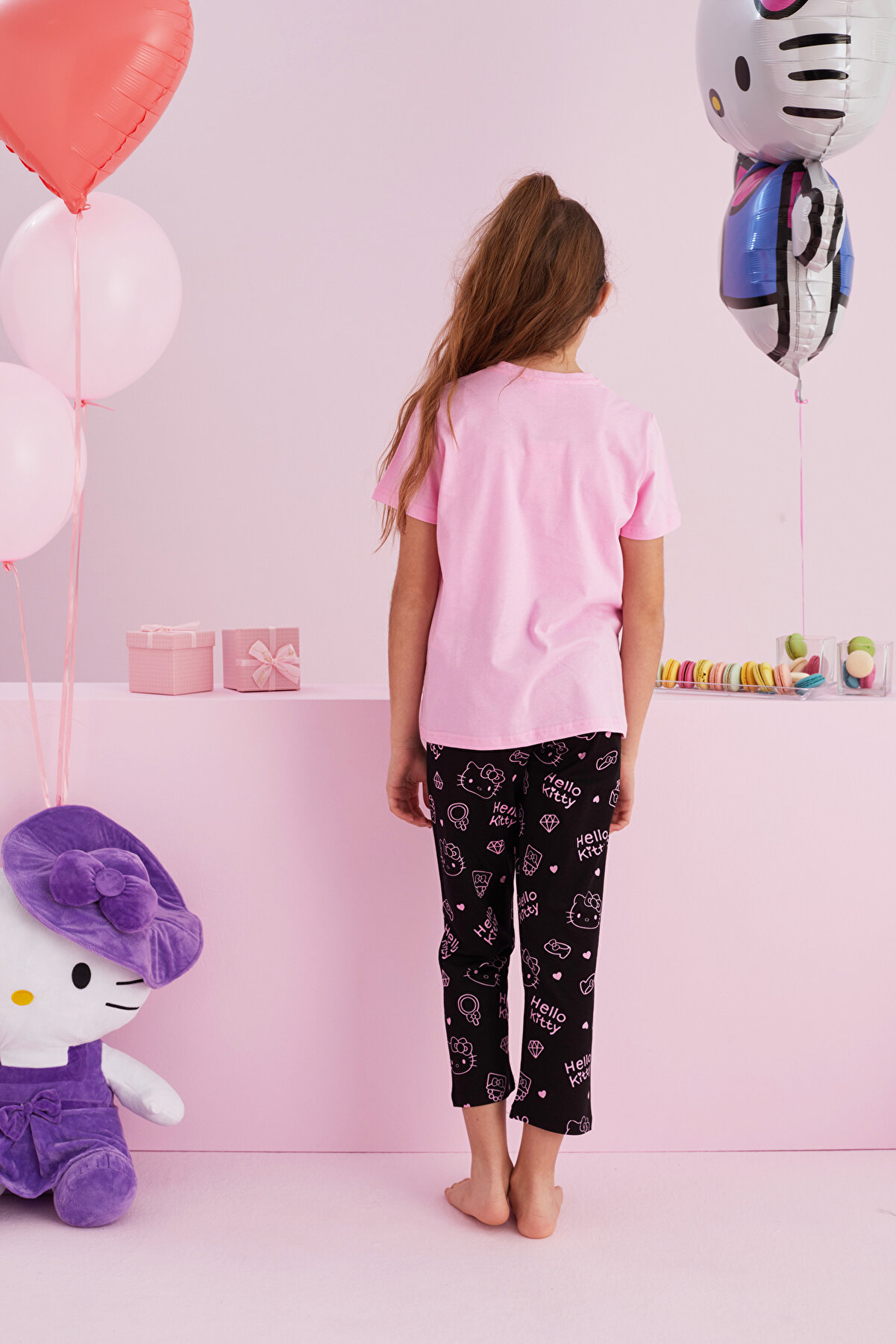 Si̇yah İnci̇ Hello Ki̇tty Li̇sanslı %100 Pamuk Pembe &Ccedil;ok Renkli̇ Bi̇sklet Yaka Pi̇jama Takım