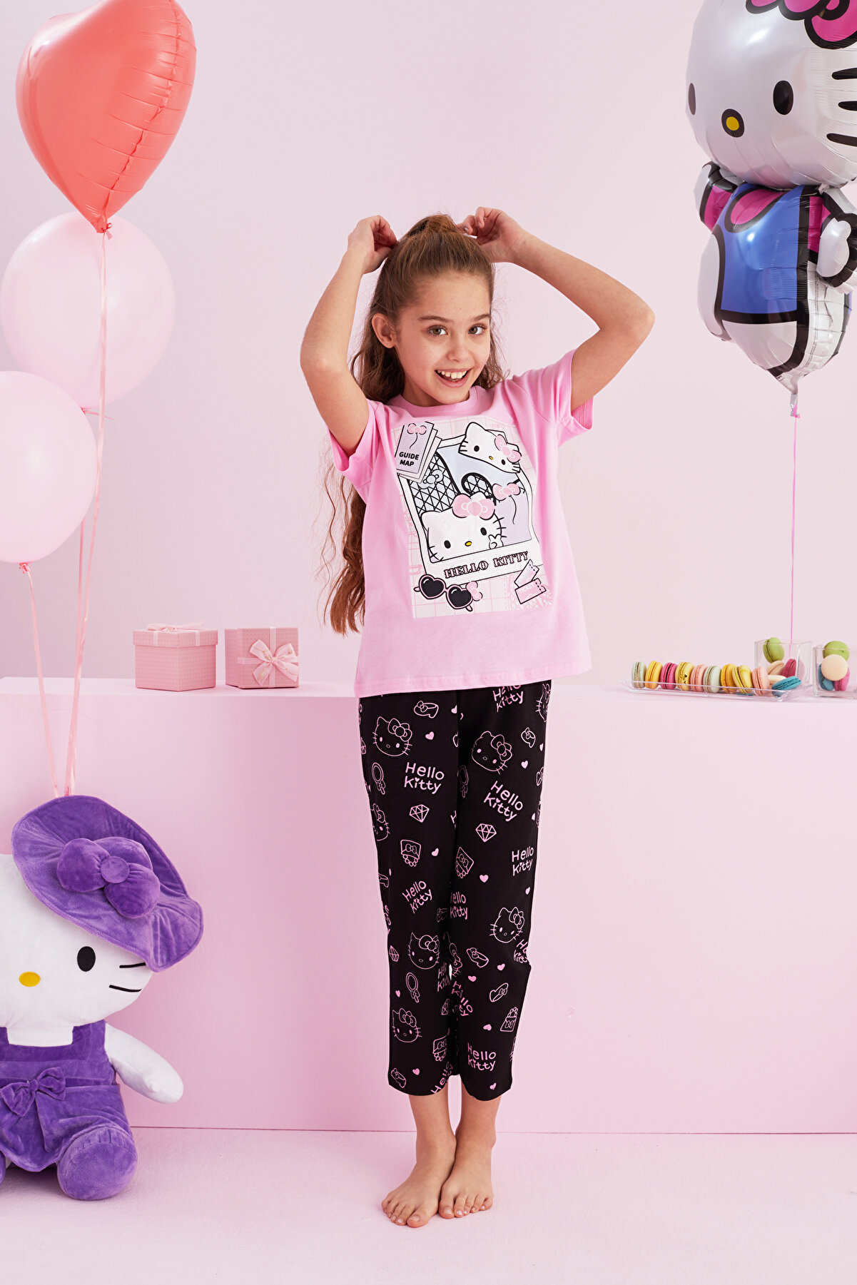 Si̇yah İnci̇ Hello Ki̇tty Li̇sanslı %100 Pamuk Pembe &Ccedil;ok Renkli̇ Bi̇sklet Yaka Pi̇jama Takım
