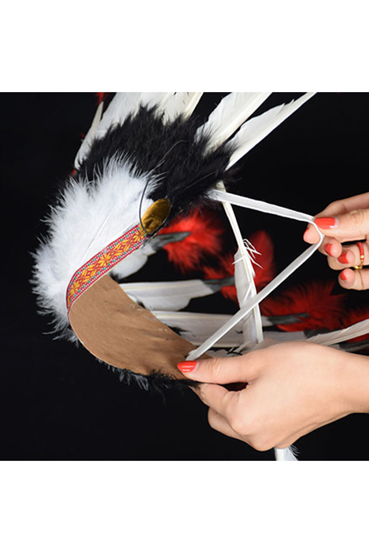 Go İthalat Beyaz T&uuml;yl&uuml; Si̇yah Kırmızı B&uuml;y&uuml;k Hi̇ntli̇ Kızılderi̇li̇ Başlığı (4247)