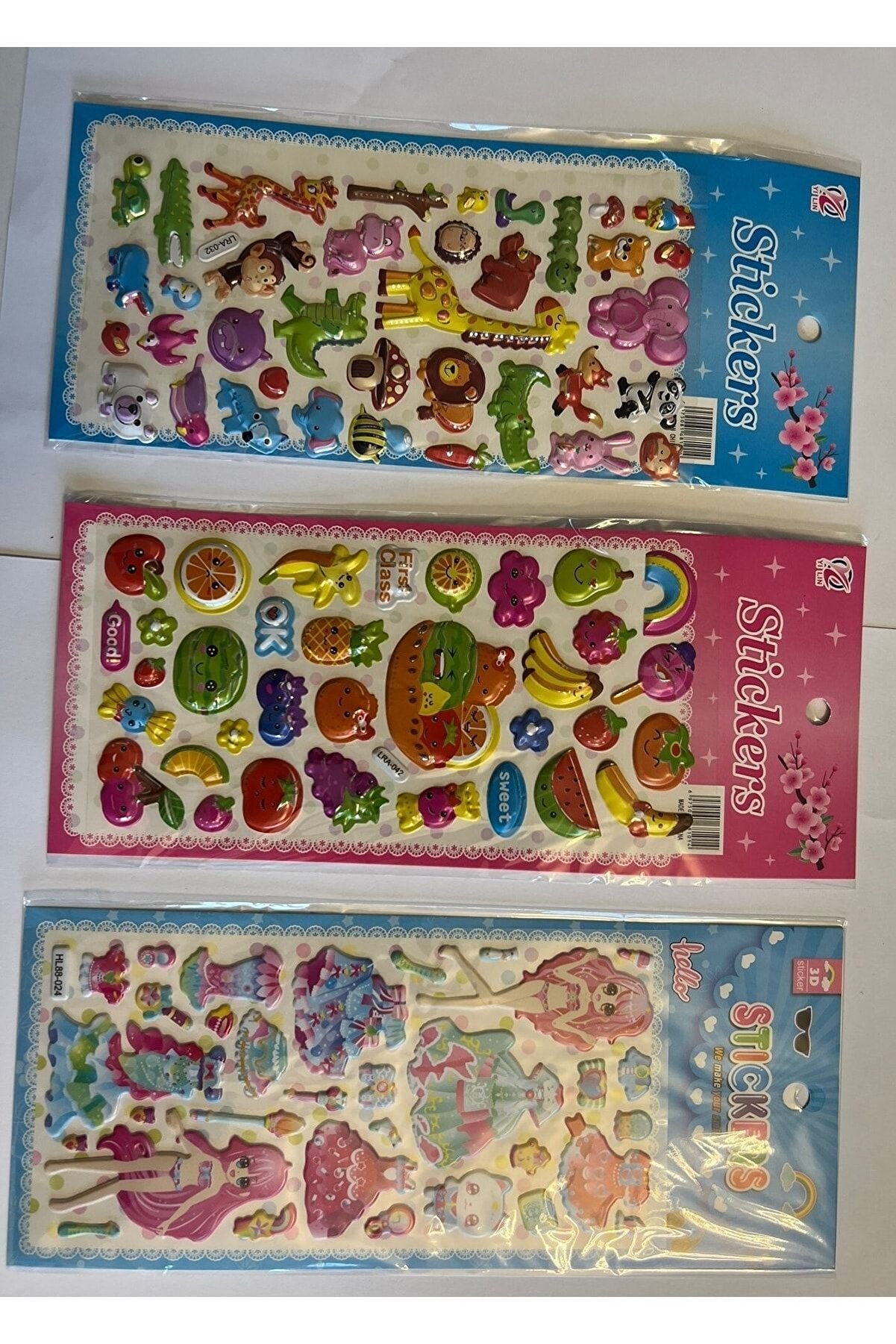 Ai̇rbrush Tattoo Eği̇ti̇ci̇ &Ccedil;ocuk Sti̇cker Eti̇ket Oyunu 3 Kartela Bi̇rden Hayvan Meyve Ve Elbi̇se Seri̇si̇