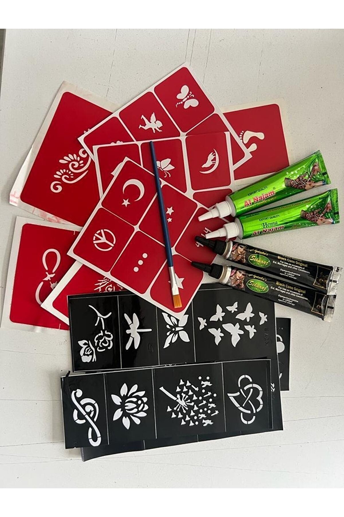 Enhavalı 4 Tüp Si̇yah Ve Kırmızı Kına 30 Şablon Ve Fırça Hedi̇yeli̇ Geçi̇ci̇ Dövme Seti̇