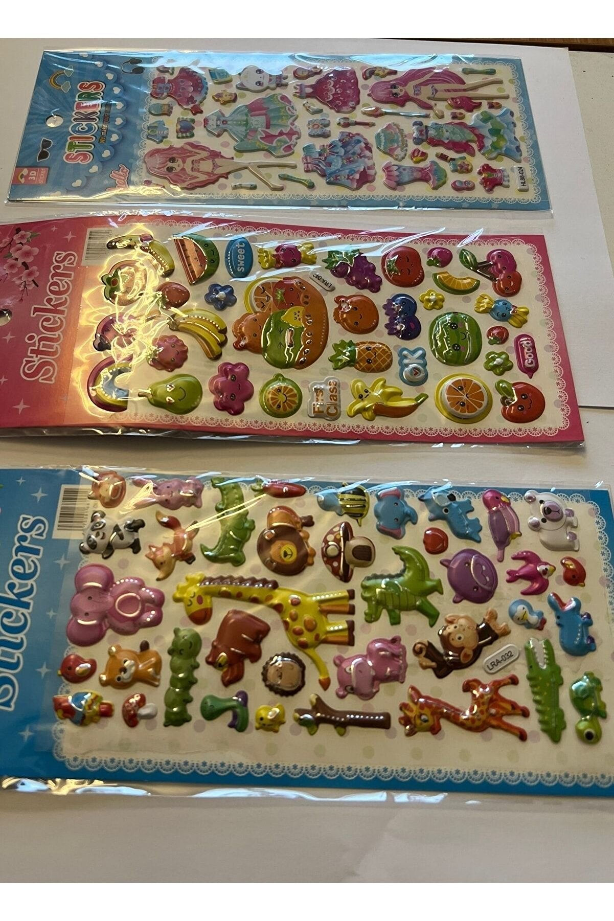 Ai̇rbrush Tattoo Eği̇ti̇ci̇ &Ccedil;ocuk Sti̇cker Eti̇ket Oyunu 3 Kartela Bi̇rden Hayvan Meyve Ve Elbi̇se Seri̇si̇