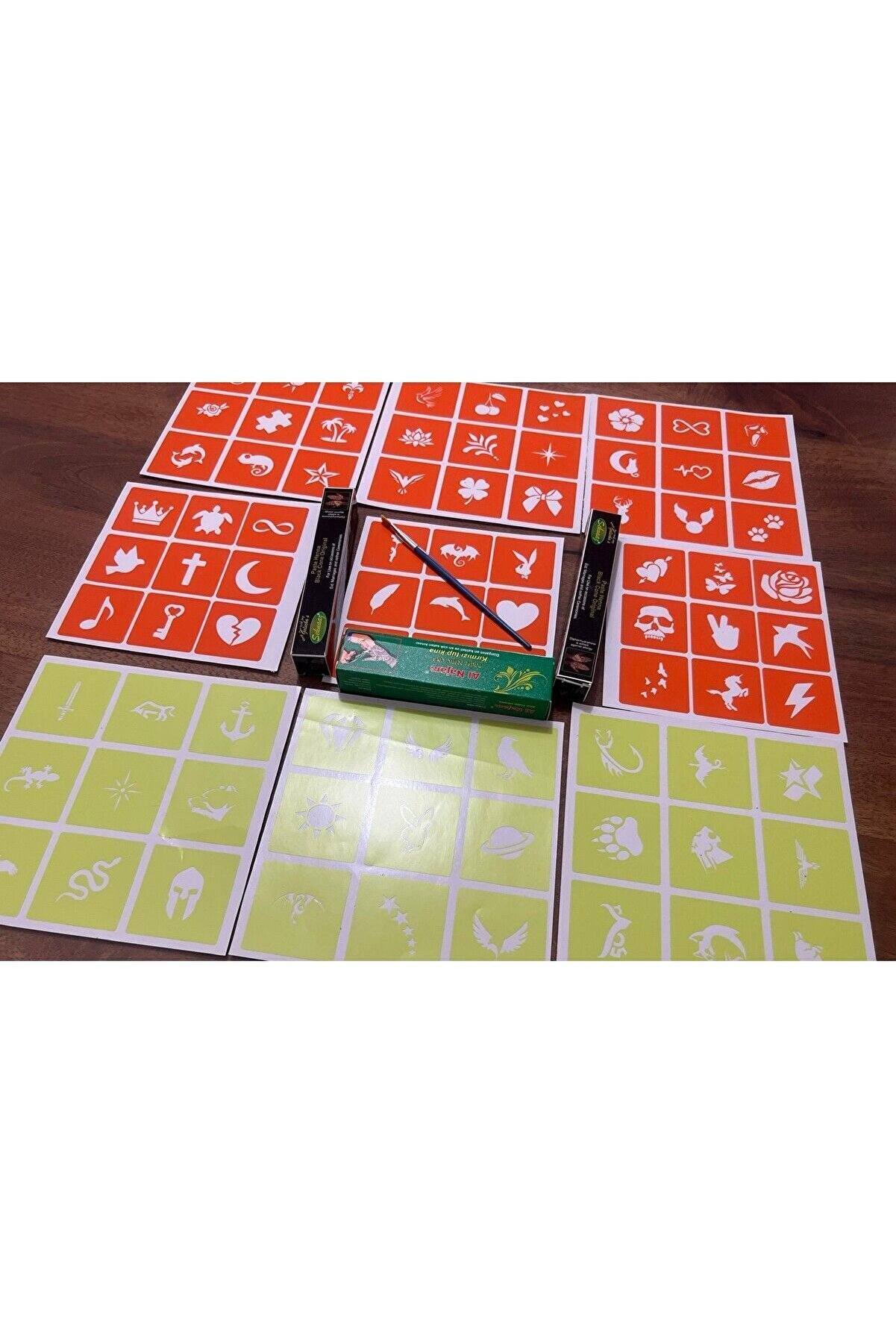 Ai̇rbrush Tattoo Geçi̇ci̇ Dövme Seti̇ 81 Desen 2 Tüp Si̇yah 1 Tüp Kırmızı Kına Ve Fırça Hedi̇yeli̇