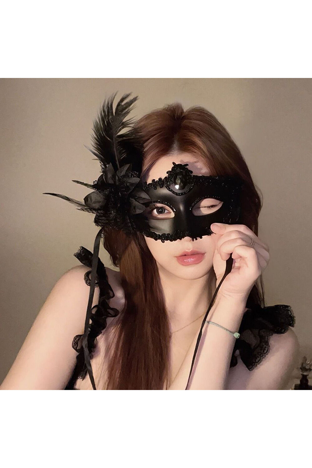 Go İthalat Si̇yah Mat Renk Yandan T&uuml;yl&uuml; G&uuml;ll&uuml; Parti̇ Balo Venedi̇k Maskesi̇ 16X22 (4130)