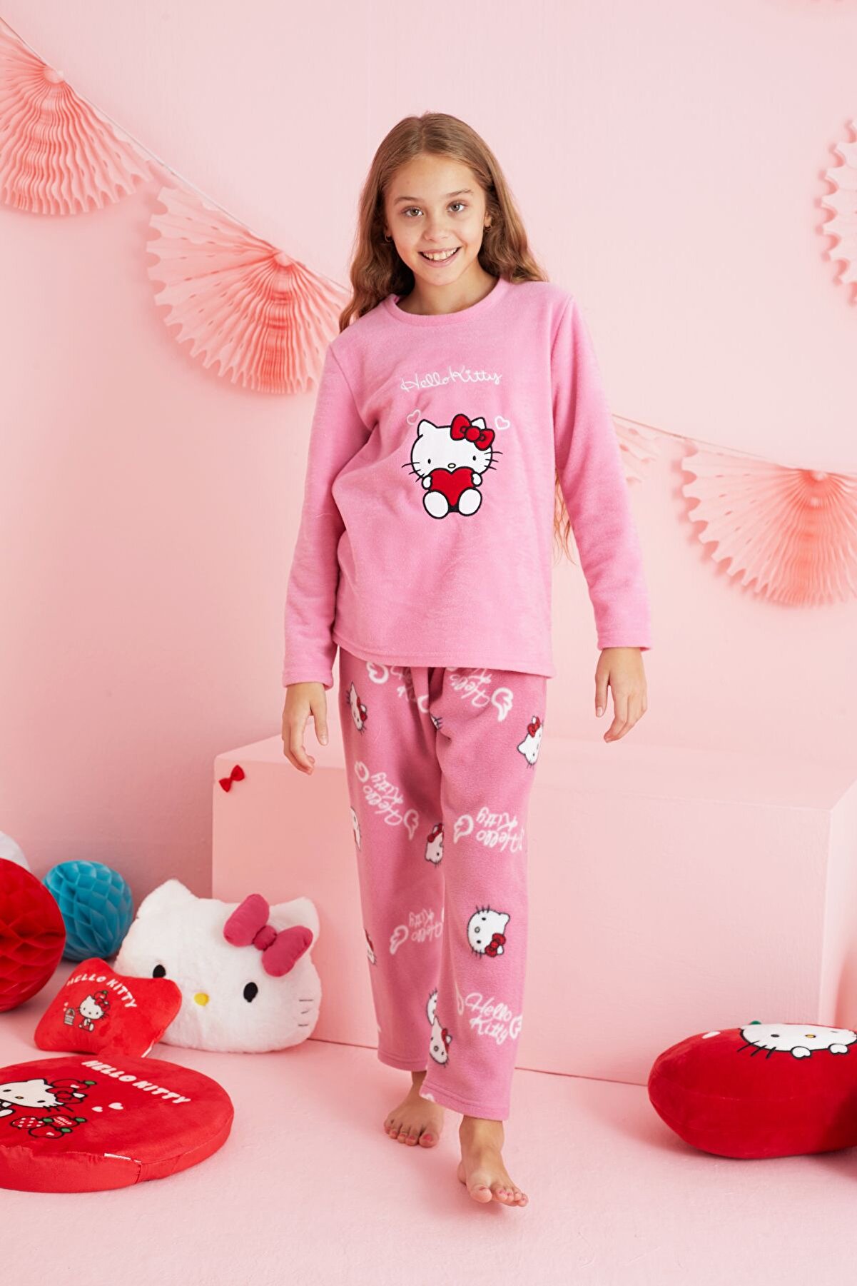 Si̇yah İnci̇ Hello Ki̇tty Li̇sanslı Polar Pembe &Ccedil;ok Renkli̇ Nakışlı Bi̇sklet Yaka Pi̇jama Takım Hk311