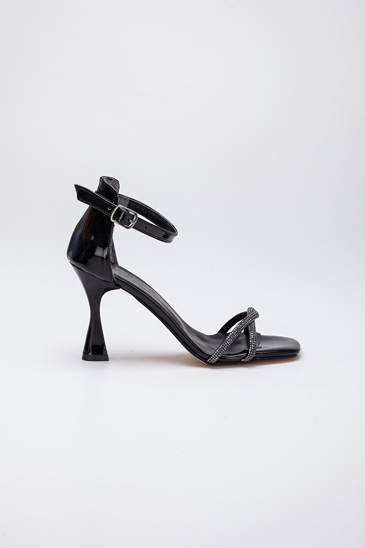 Gult Yazlık Taş Işlemeli̇ Ayakkabı Si̇yah Rugan