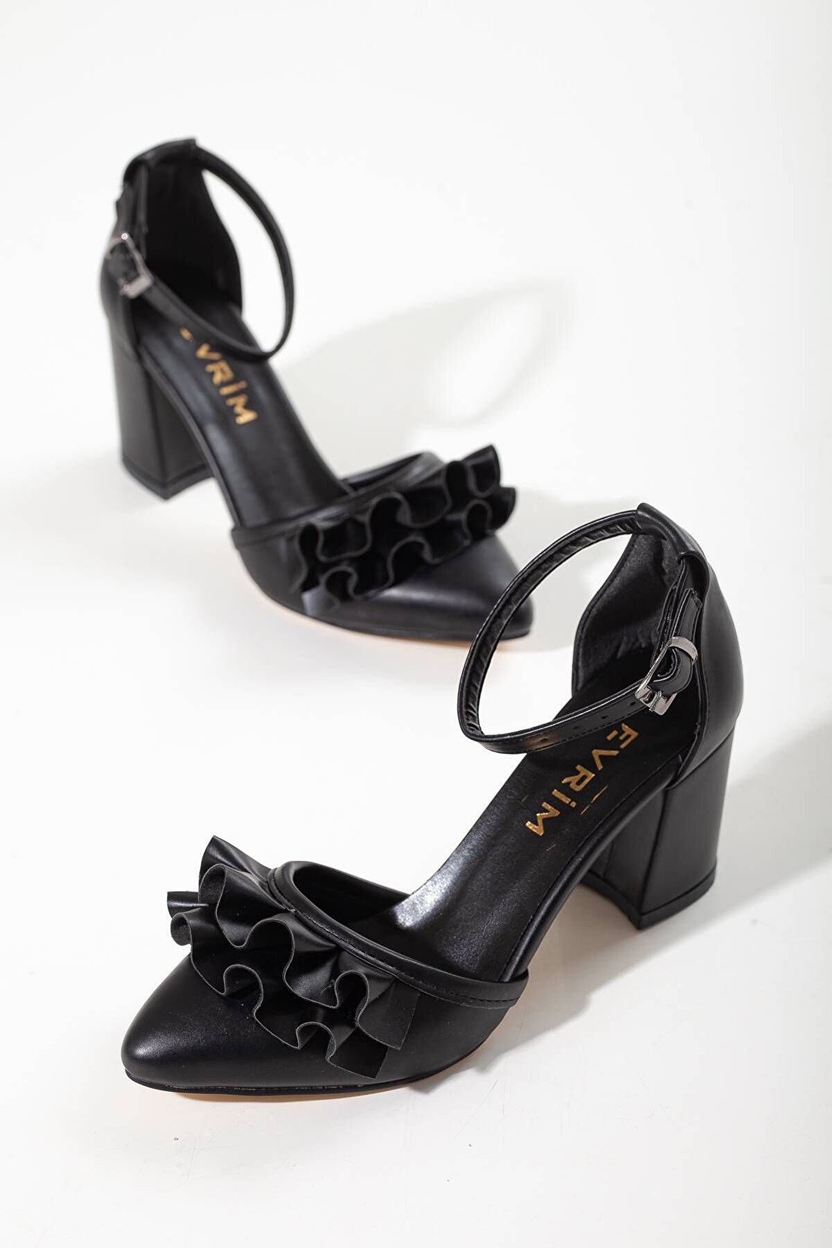 Gult Kadın Fırfırlı Karnıyarık Model Yazlık Ayakkabı Si̇yah