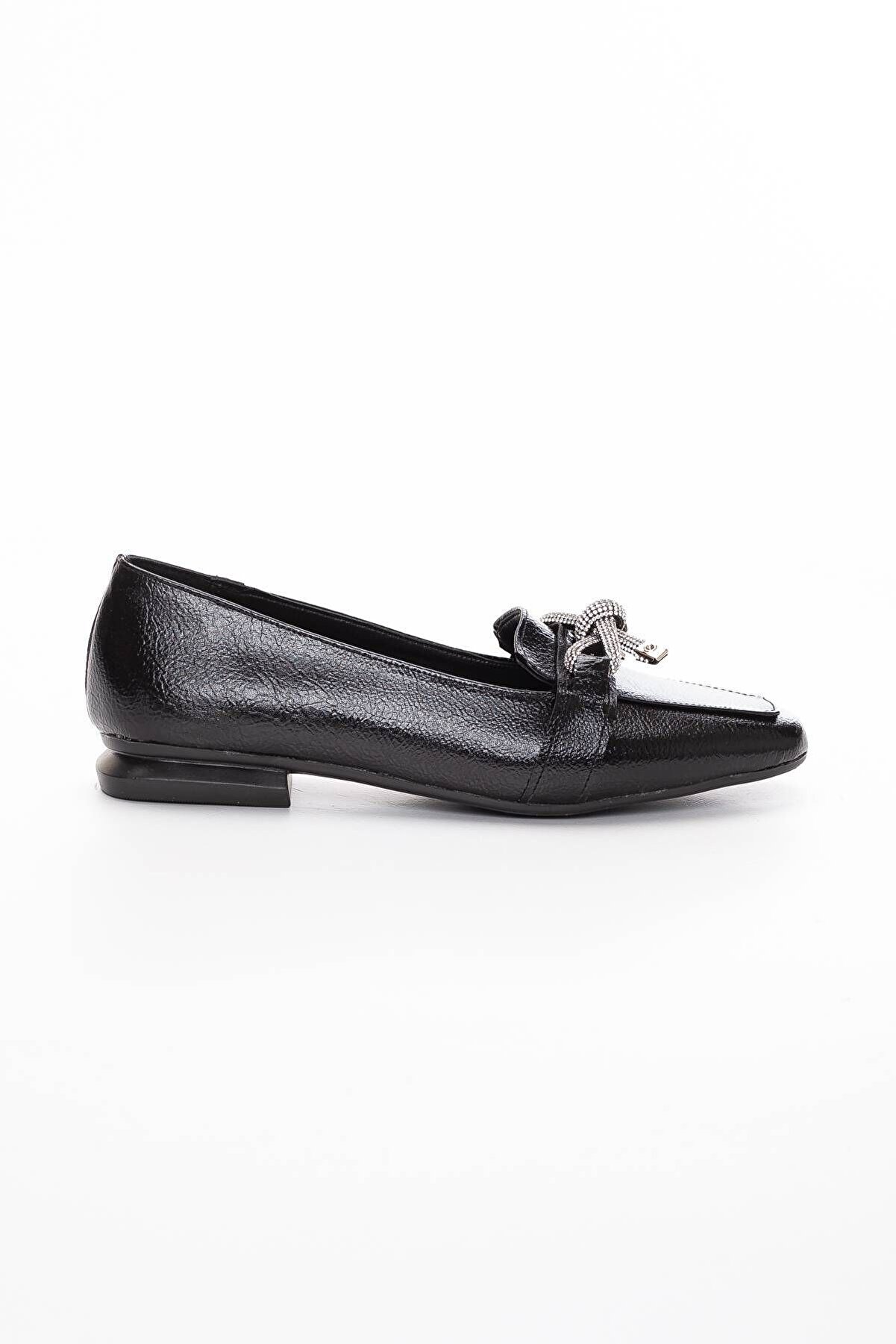 Kadın Parlak Fi̇yonklu Loafer Babet