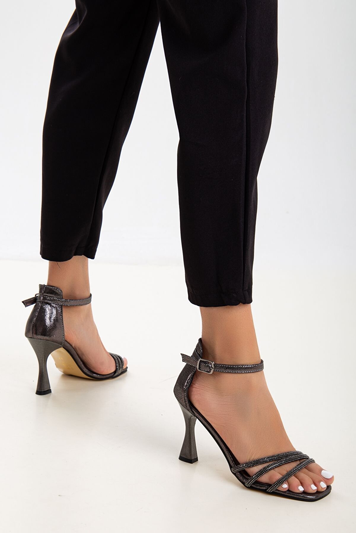 Gult Kadın Taş Bantlı Gece Ayakkabısı Plati̇n