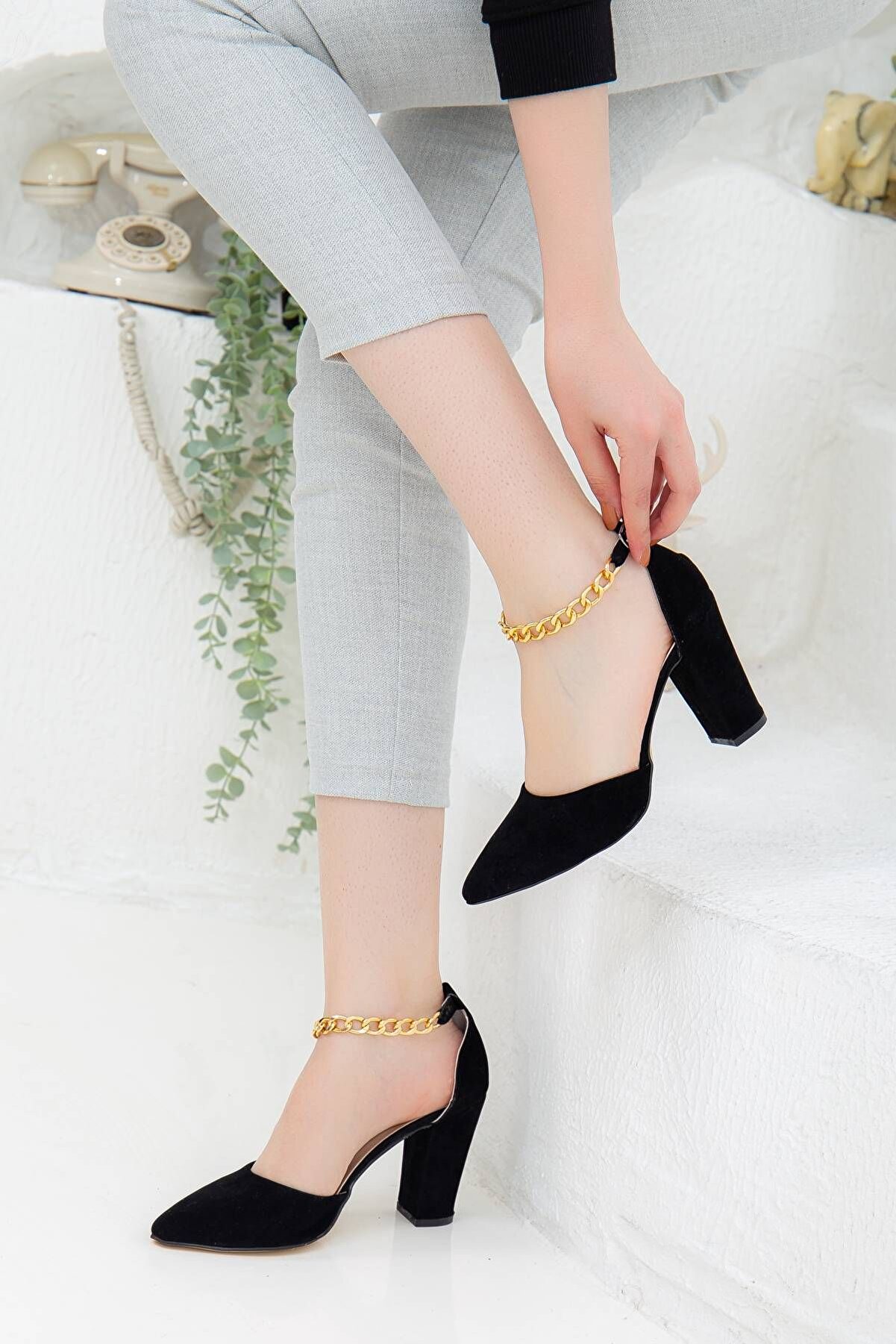 Gult Zi̇nci̇rli̇ Sti̇letto Si̇yah Süet