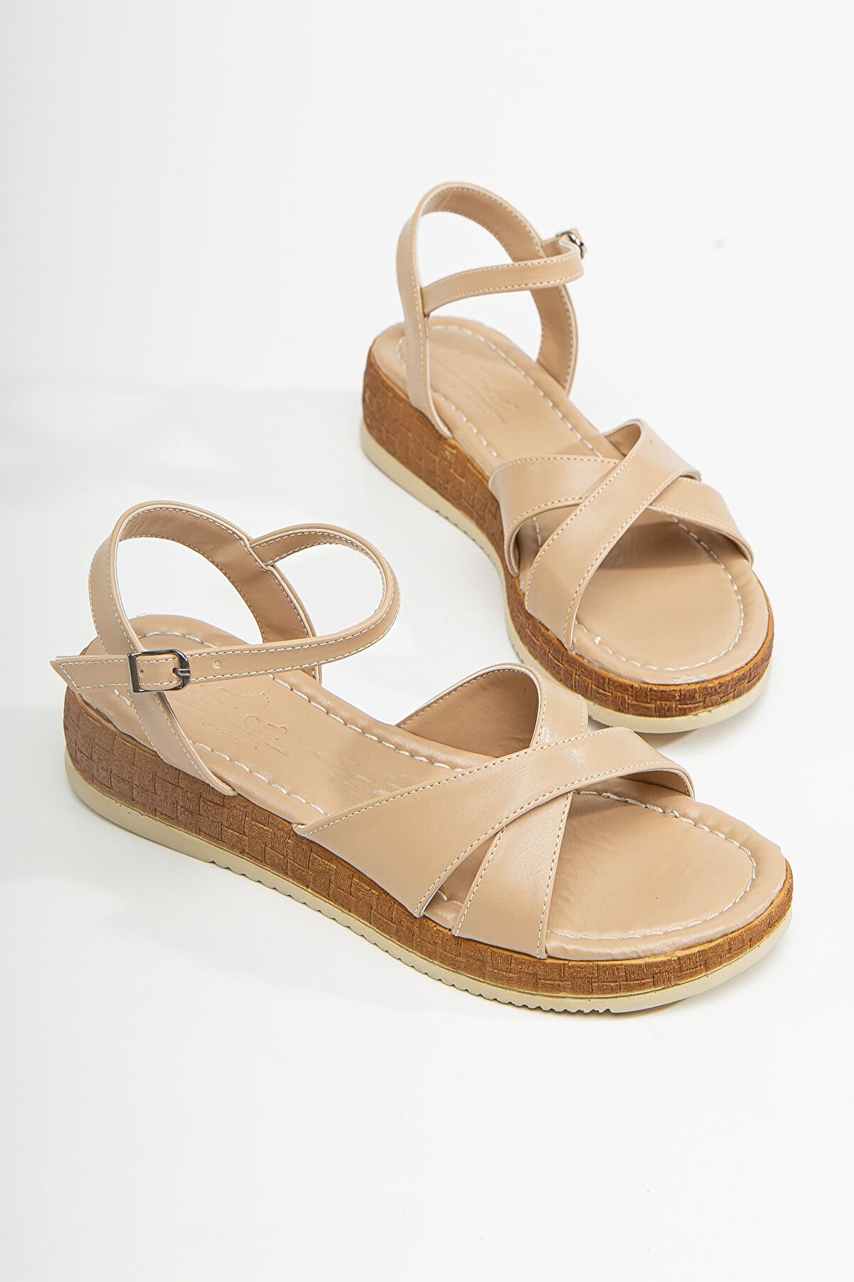 Gult Kadın Yazlık Çapraz Sandalet Nude