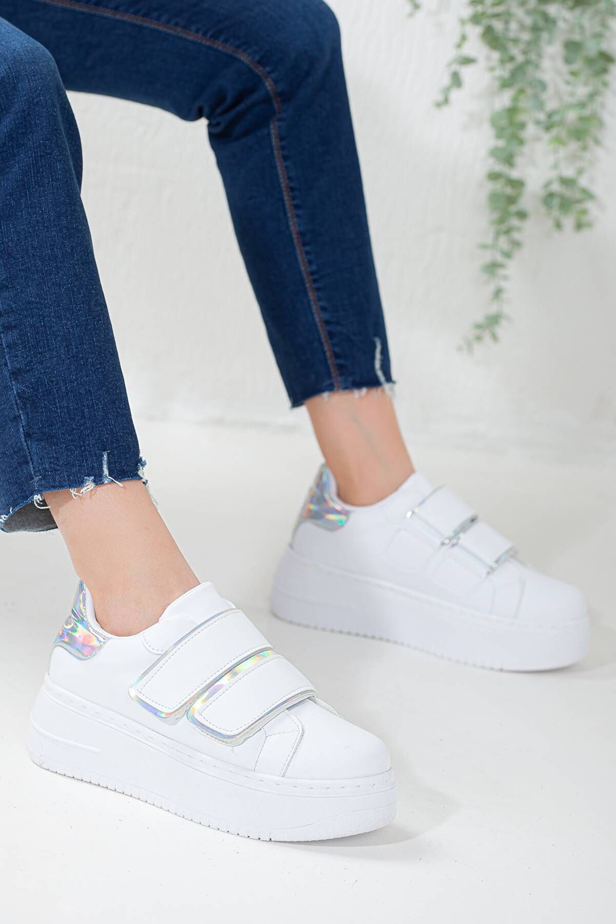 Gult Kadın Kalın Tabanlı Spor Cırt Bantlı Beyaz Ayakkabı