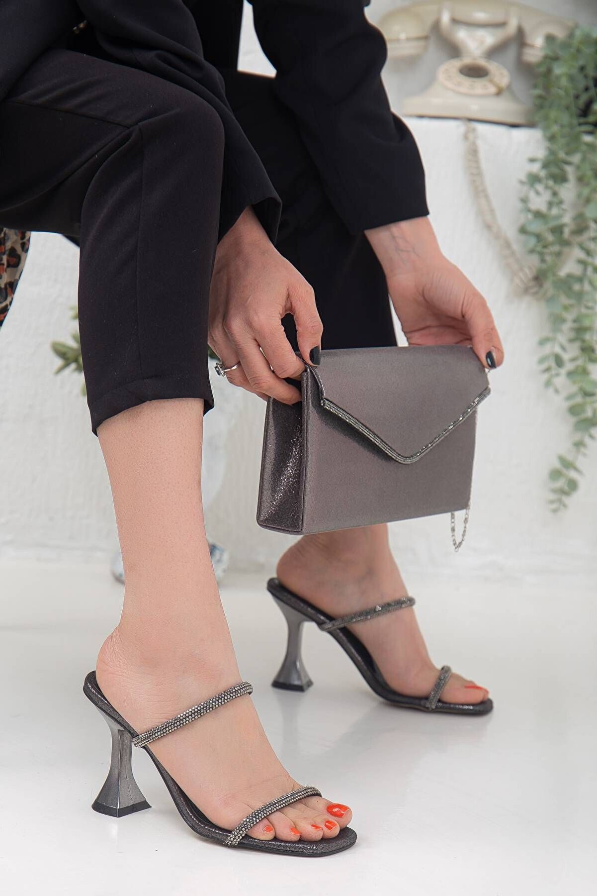 Gult Kadın Taşlı Terli̇k Ve Çanta Kombi̇ni̇ Plati̇n