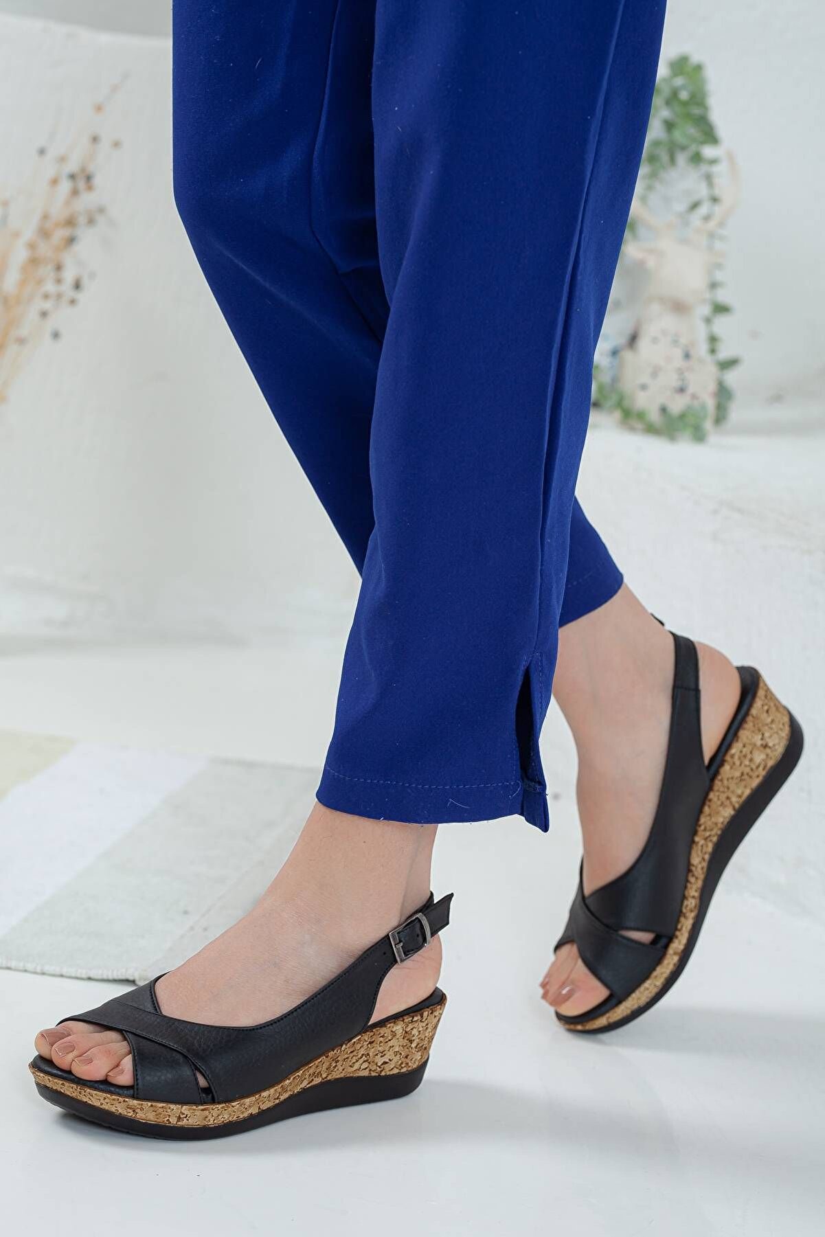 Gult Kadın Platform Topuklu Sandalet Çapraz Arkadan Bağlamalı Si̇yah