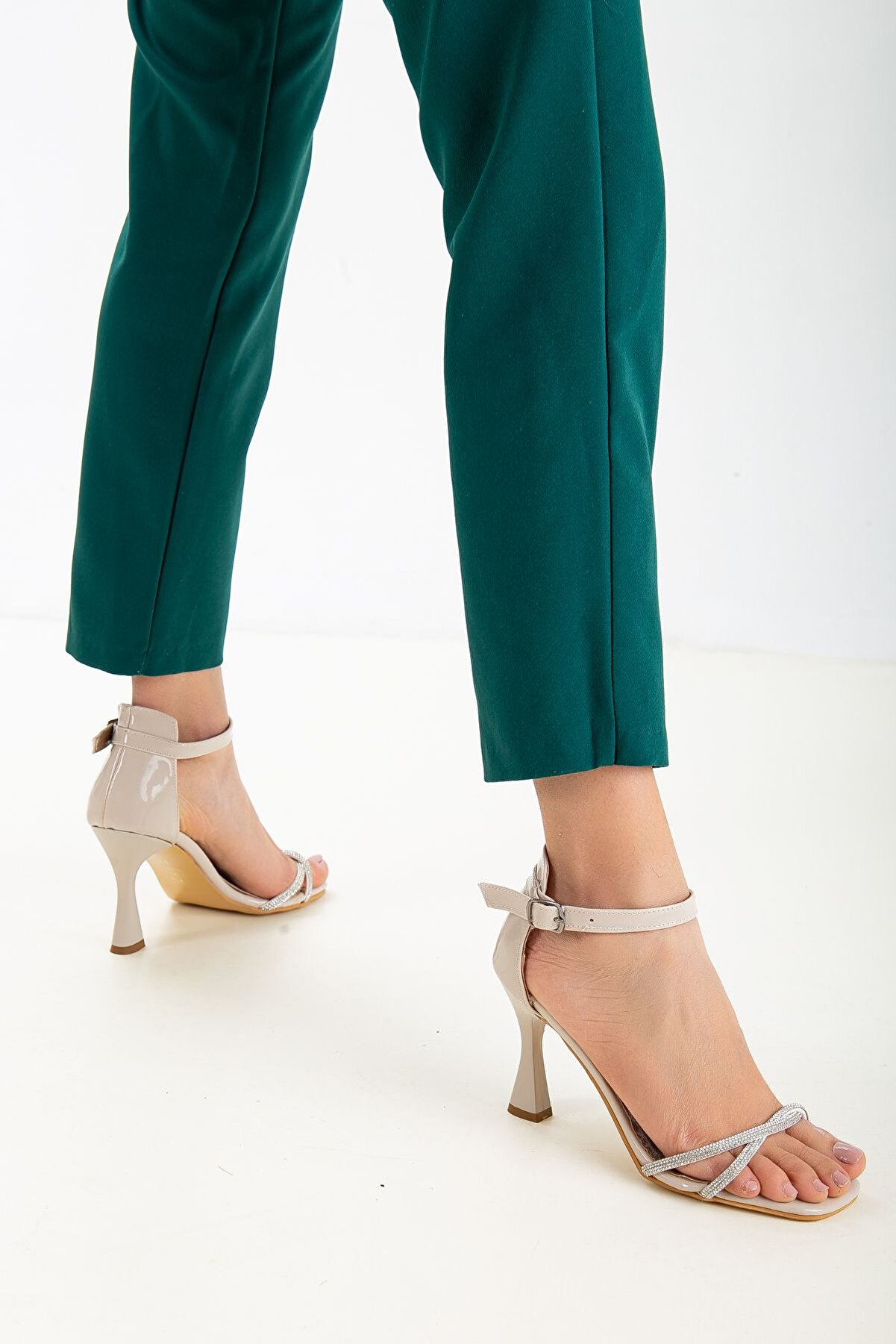 Gult Yazlık Taş Işlemeli̇ Ayakkabı Ten Rugan