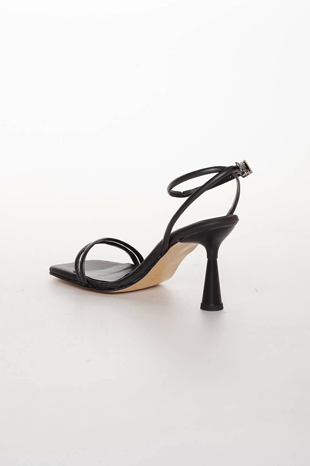 Gult Kadın Yazlık Topuklu Ayakkabı Si̇yah