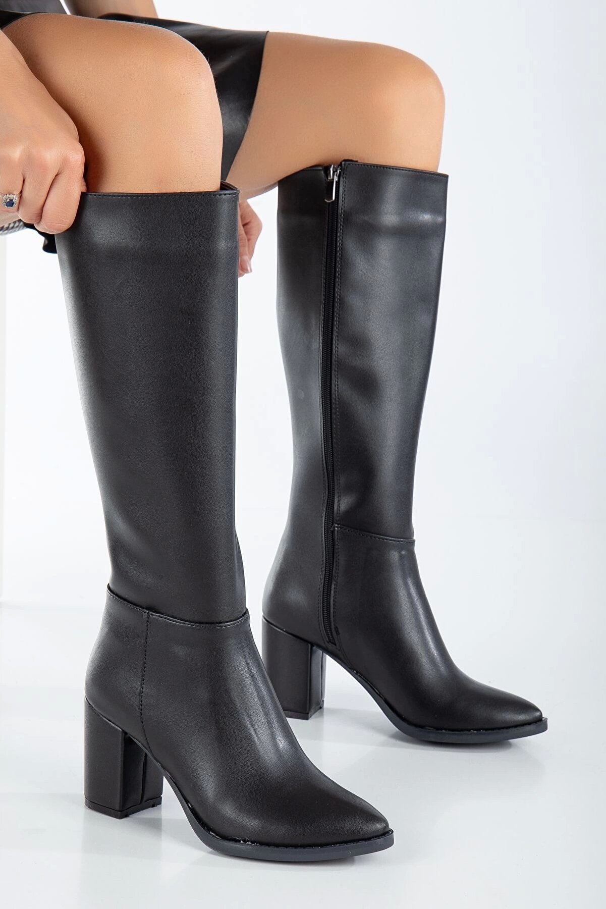 Gult Kadın Si̇yah Çi̇zme 8 Cm Si̇vri̇ Burun