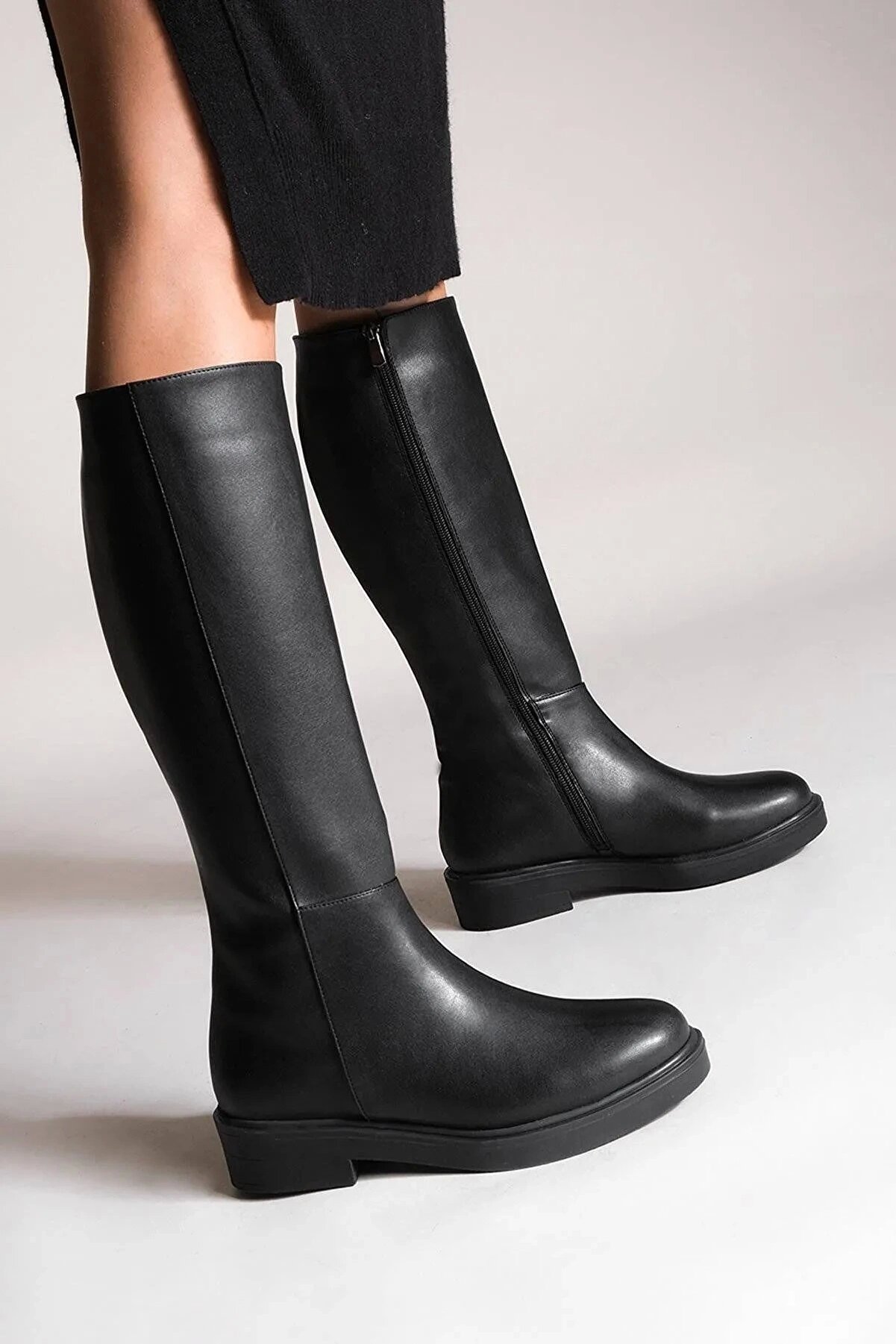 Gult Kadın Si̇yah Deri̇ Bi̇ni̇ci̇ Di̇zaltı Çi̇zme