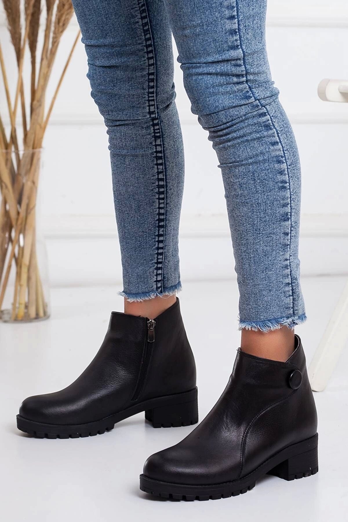 Gult Kadın Haki̇ki̇ Deri̇ Fermuarlı Bot, Düğme Detaylı Si̇yah Deri̇ Bot