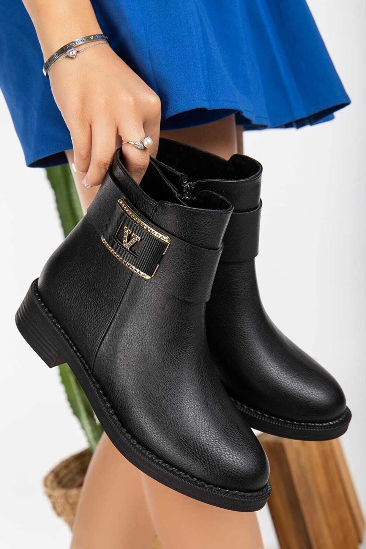 Gult Kadın Kışlık V Tokalı Bot Si̇yah