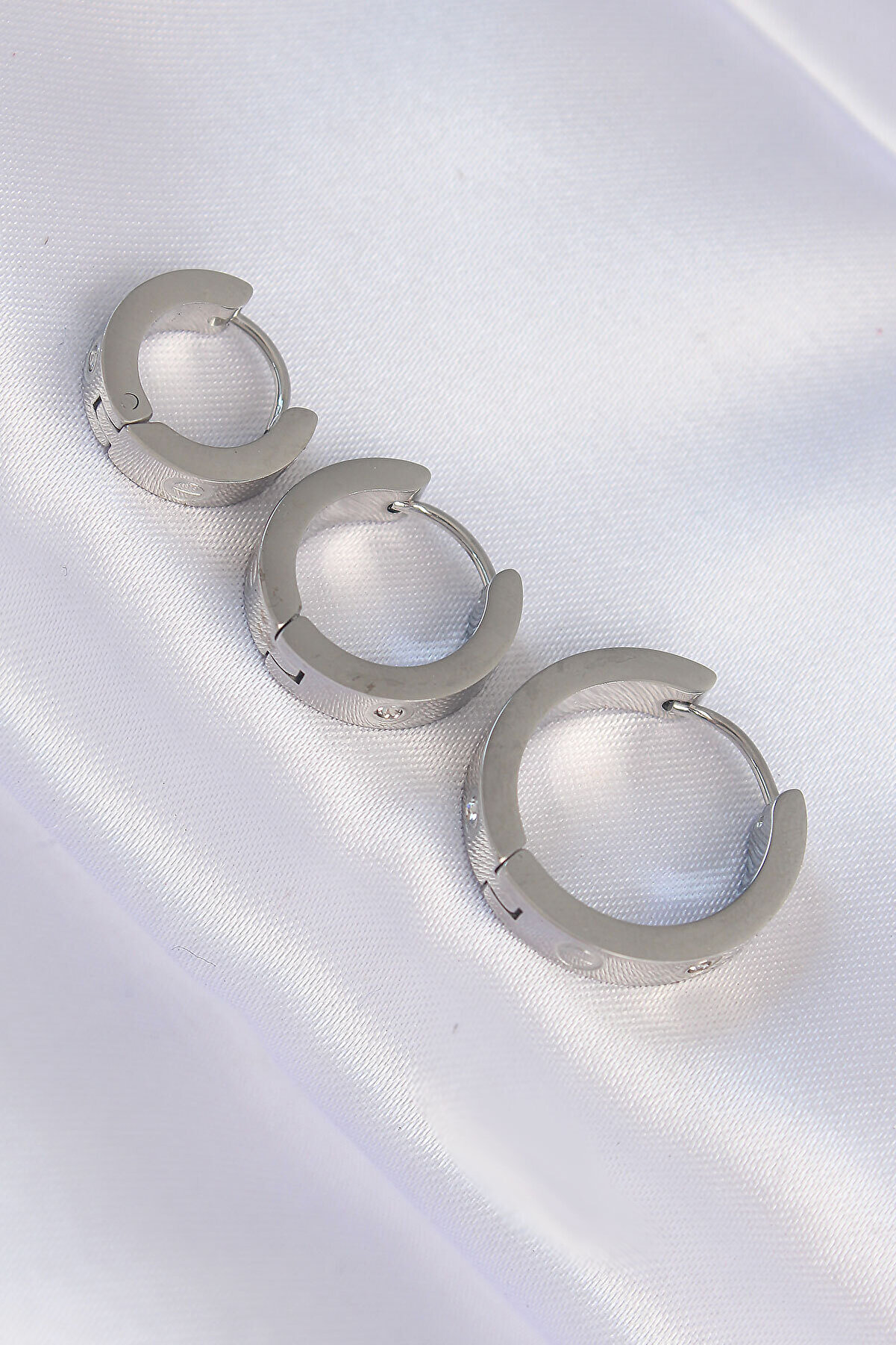 Teti̇kteknoloji̇ 316L &Ccedil;eli̇k G&uuml;m&uuml;ş Renk Zi̇rkon Taşlı Model 3L&uuml; Halka K&uuml;pe