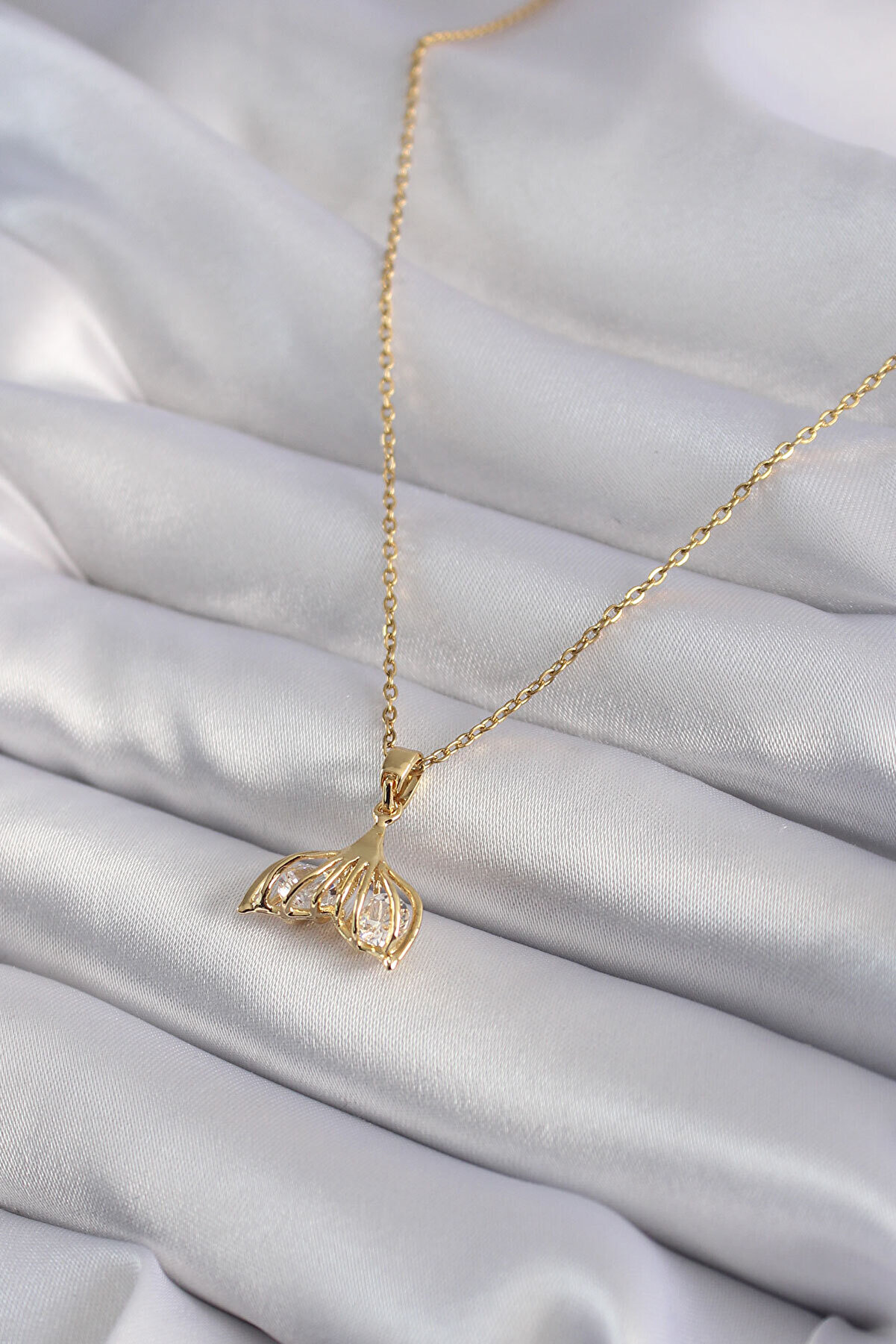 316L Çeli̇k Gold Renk Zi̇rkon Taşlı Balık Kuyruğu Model Kadın Kolye