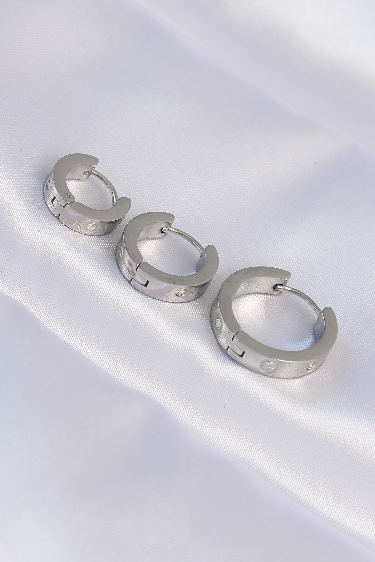 Teti̇kteknoloji̇ 316L &Ccedil;eli̇k G&uuml;m&uuml;ş Renk Zi̇rkon Taşlı Model 3L&uuml; Halka K&uuml;pe