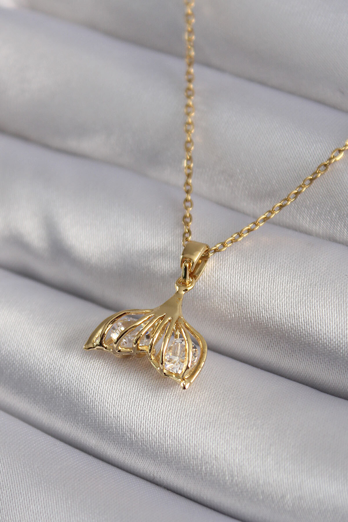 Toptan Bulurum 316L Çelik Gold Renk Zirkon Taşlı Balık Kuyruğu Model Kadın Kolye