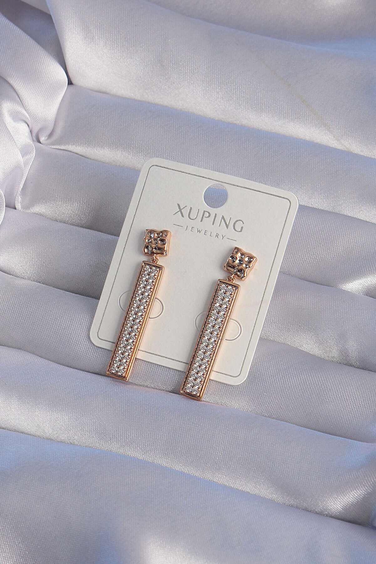 HERŞEYBURDAMODA Xuping Rose Renk Zirkon Taşlı Su Yolu Küpe