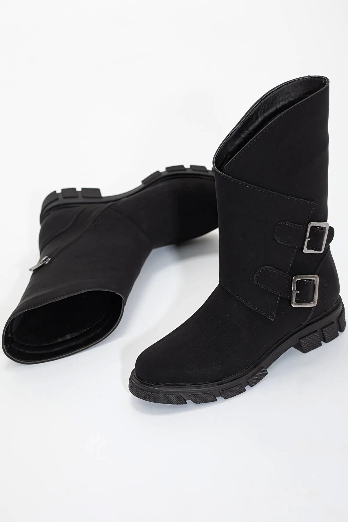 Gult Kadın Tarz Kesi̇m Tokalı Bot Si̇yah Mat Zümrüt Malzeme