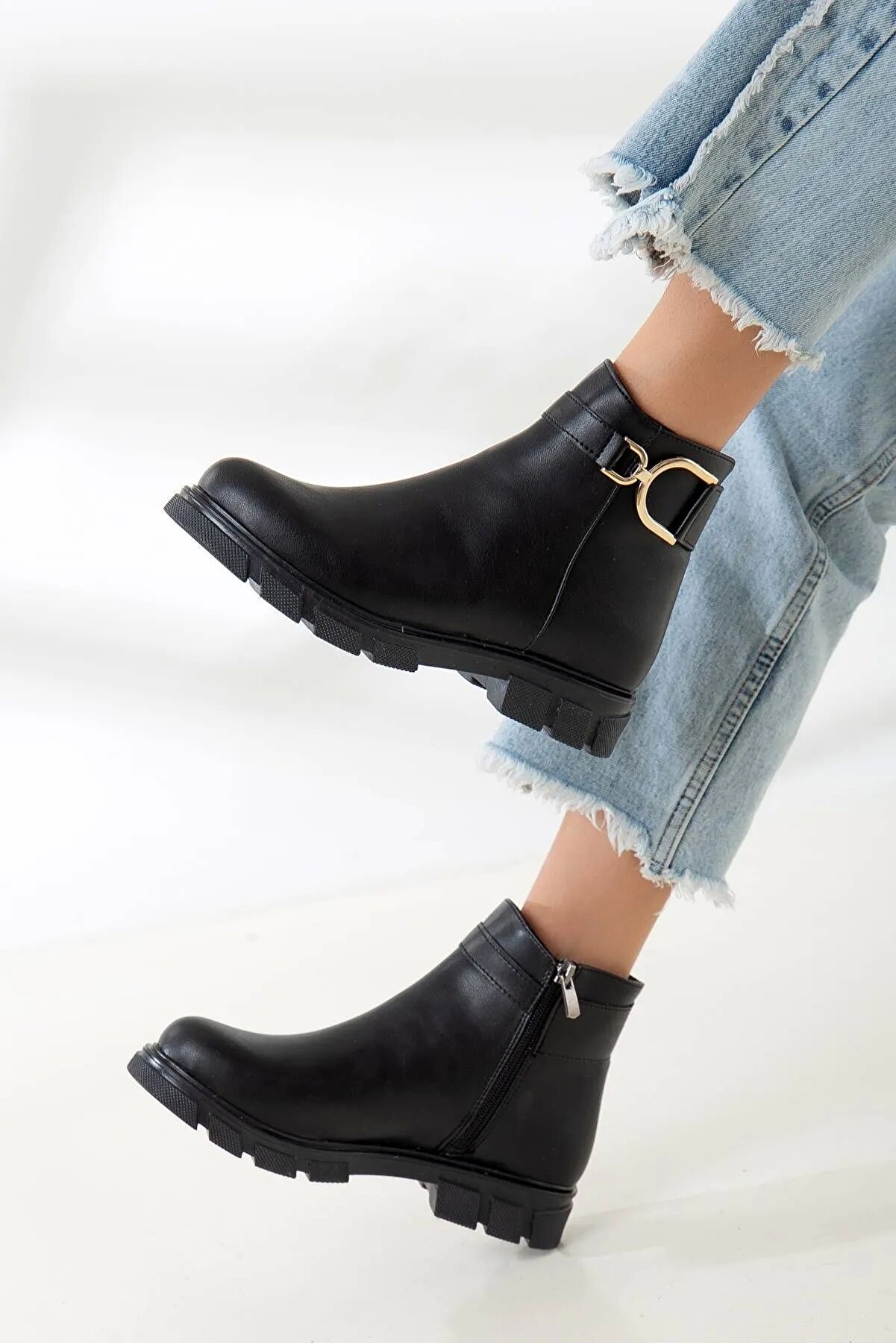 Gult Kadın Kışlık Tokalı Bot Si̇yah