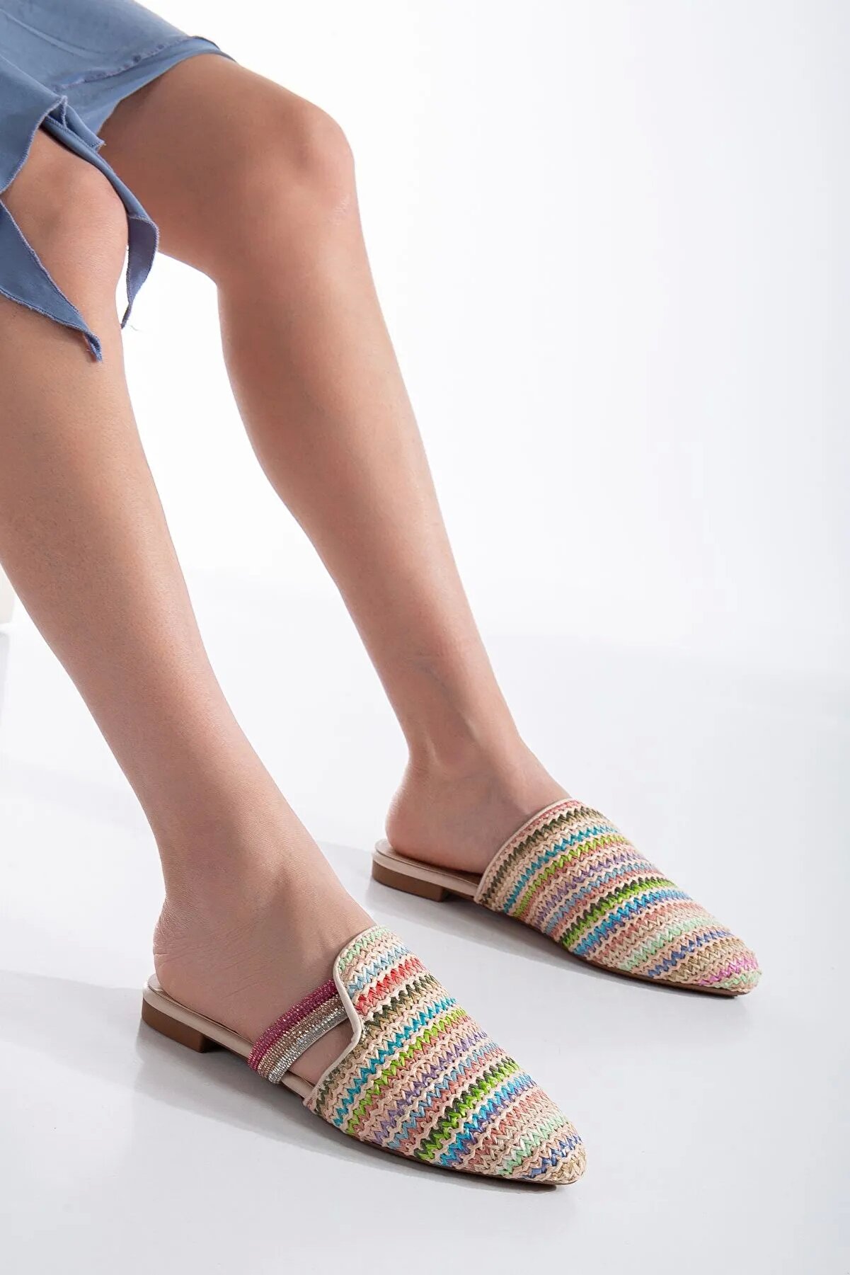 Gult Kadın Taşlı Hasır Detay Günlük Si̇vri̇ Burun Terli̇k