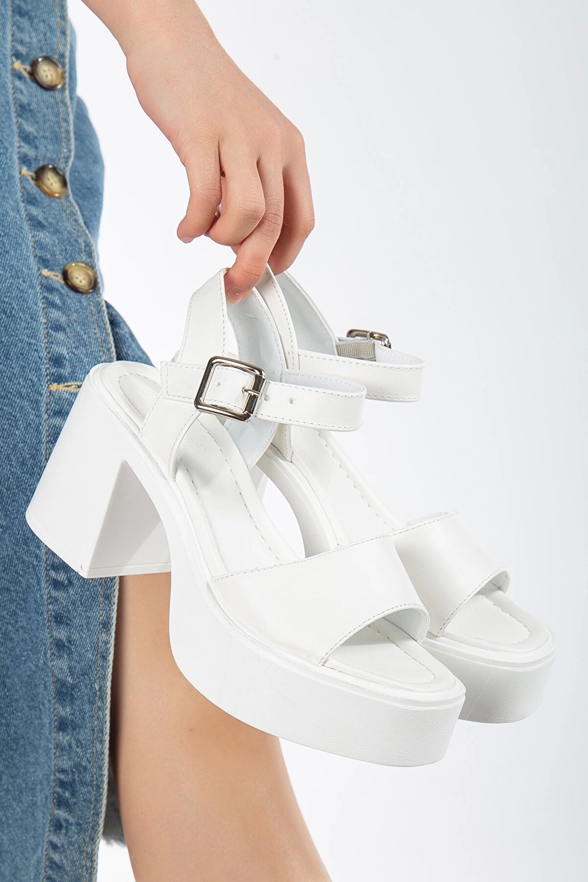 Gult Kadın 8 Cm Yazlık Sandalet Beyaz