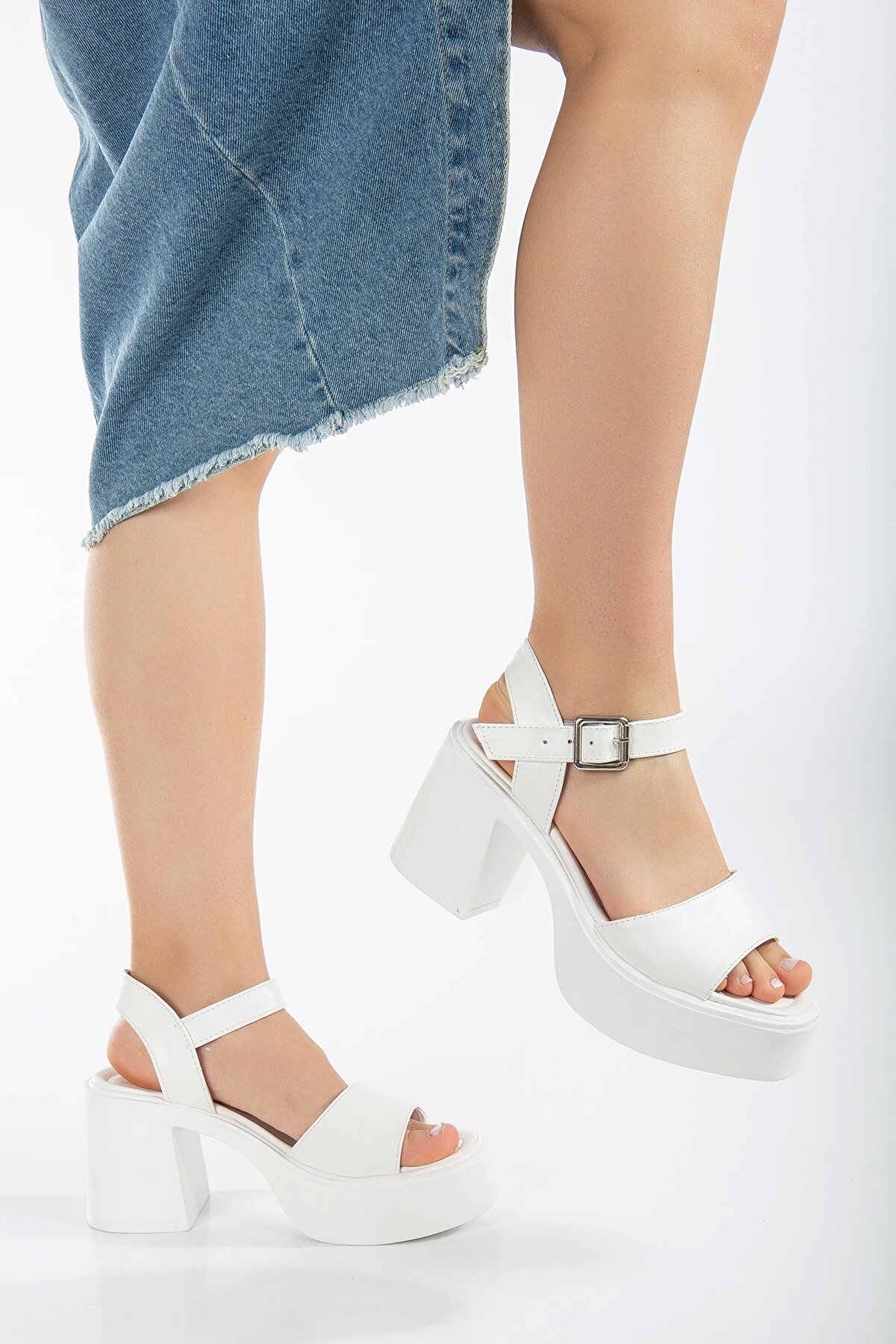 Gult Kadın 8 Cm Yazlık Sandalet Beyaz