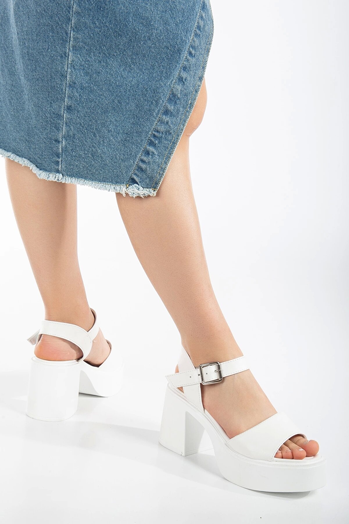 Gult Kadın 8 Cm Yazlık Sandalet Beyaz