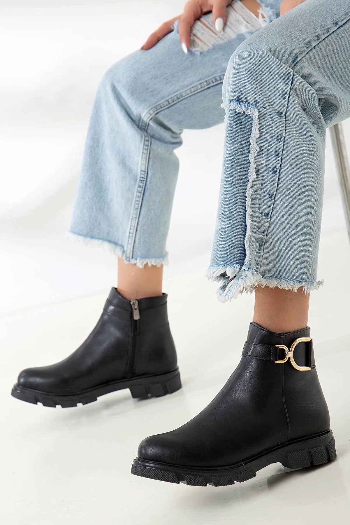 Gult Kadın Kışlık Tokalı Bot Si̇yah