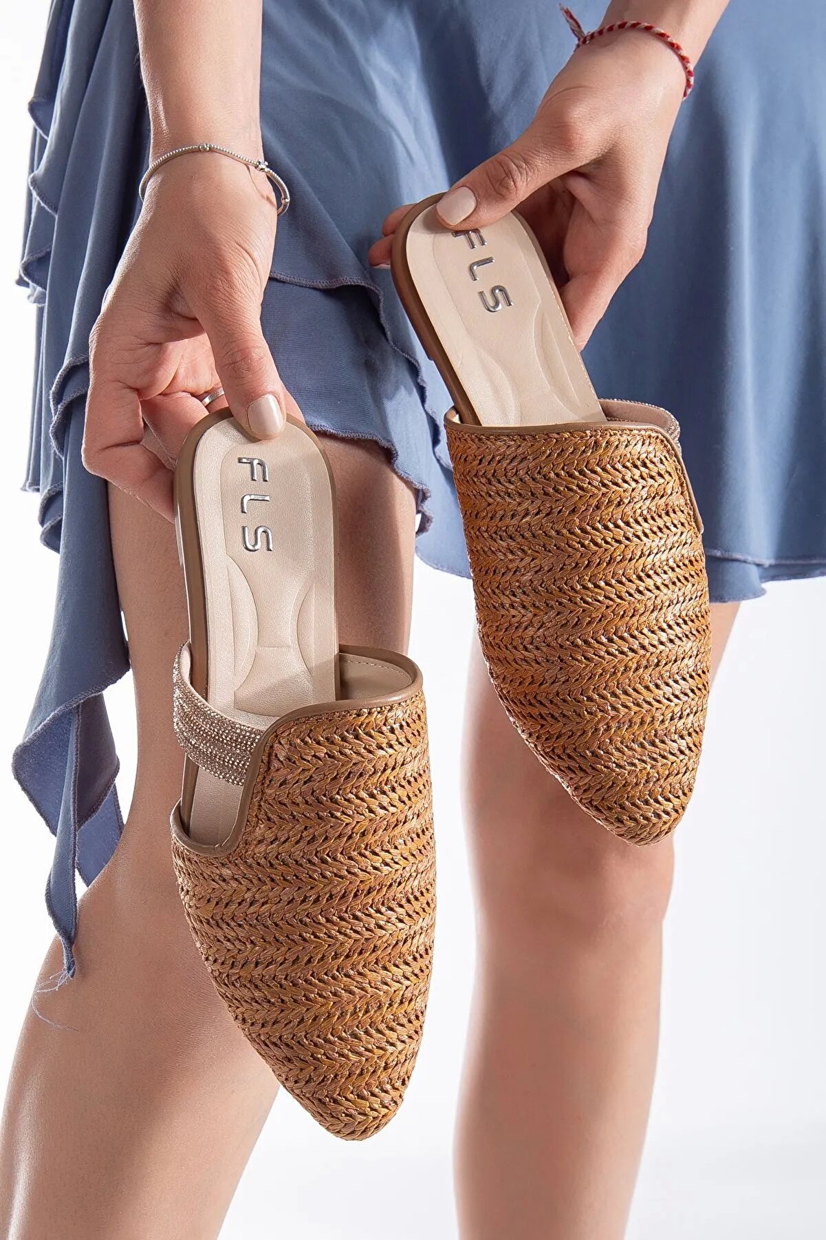 Gult Kadın Taşlı Hasır Detay Günlük Si̇vri̇ Burun Terli̇k