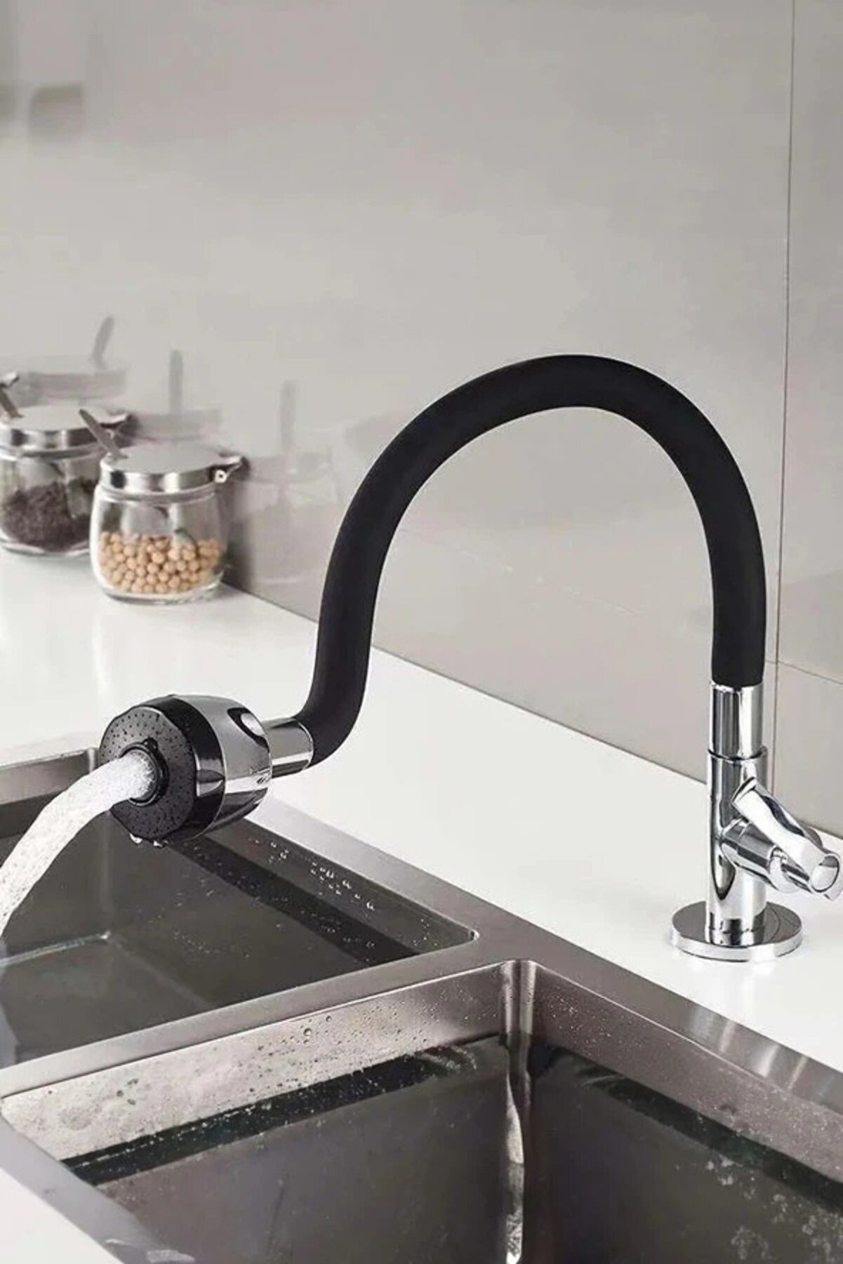 Go İthalat Renkli̇ Si̇li̇konlu Oynar Başlıklı 2 Fonksi̇yonlu Spi̇ral Musluk Başlığı - Si̇yah (4457)