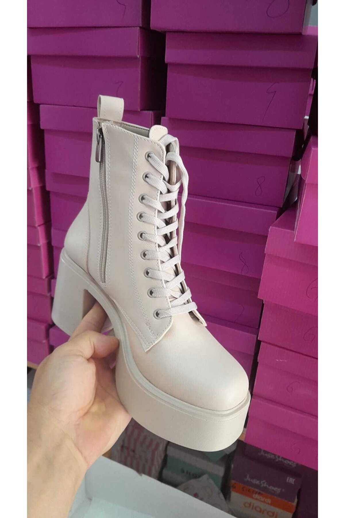 Gult Kadın Fermuarlı Bağcıklı Bot Bej