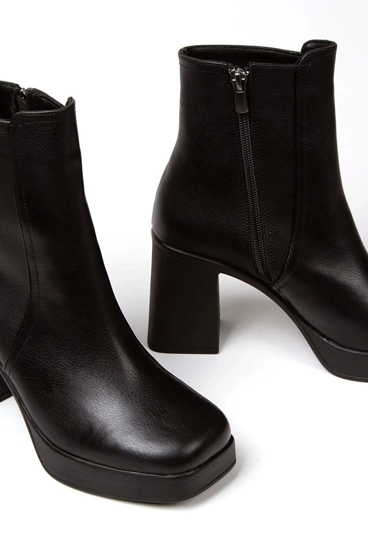 Gult Kadın Farmuarlı Si̇yah Mat Yüksek Topuklu Tarz Bot