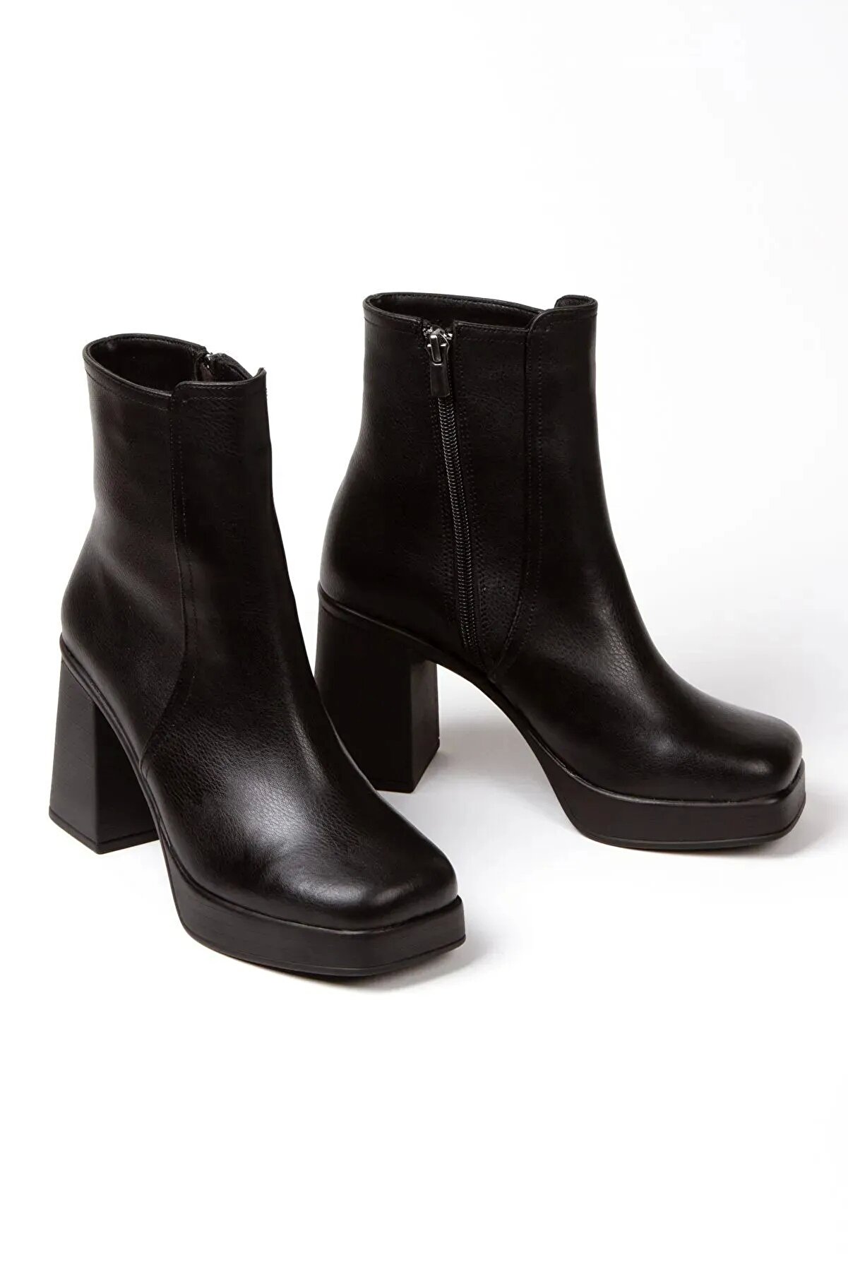Gult Kadın Farmuarlı Si̇yah Mat Yüksek Topuklu Tarz Bot