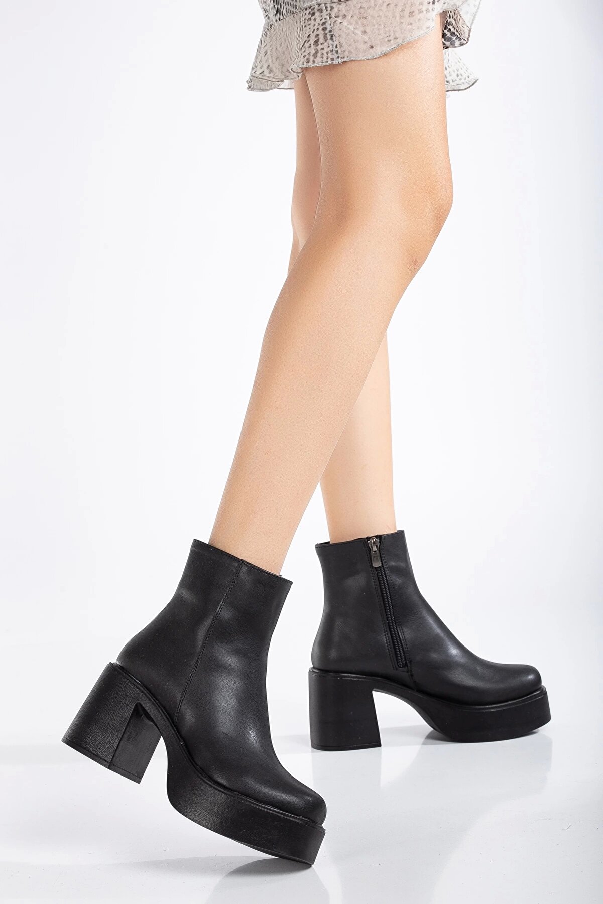 Gult Kadın Fermuarlı Bot Si̇yah