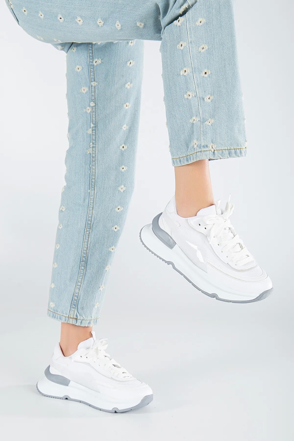 Gult Beyaz Kapi̇tone Detaysız Spor Ayakkabı